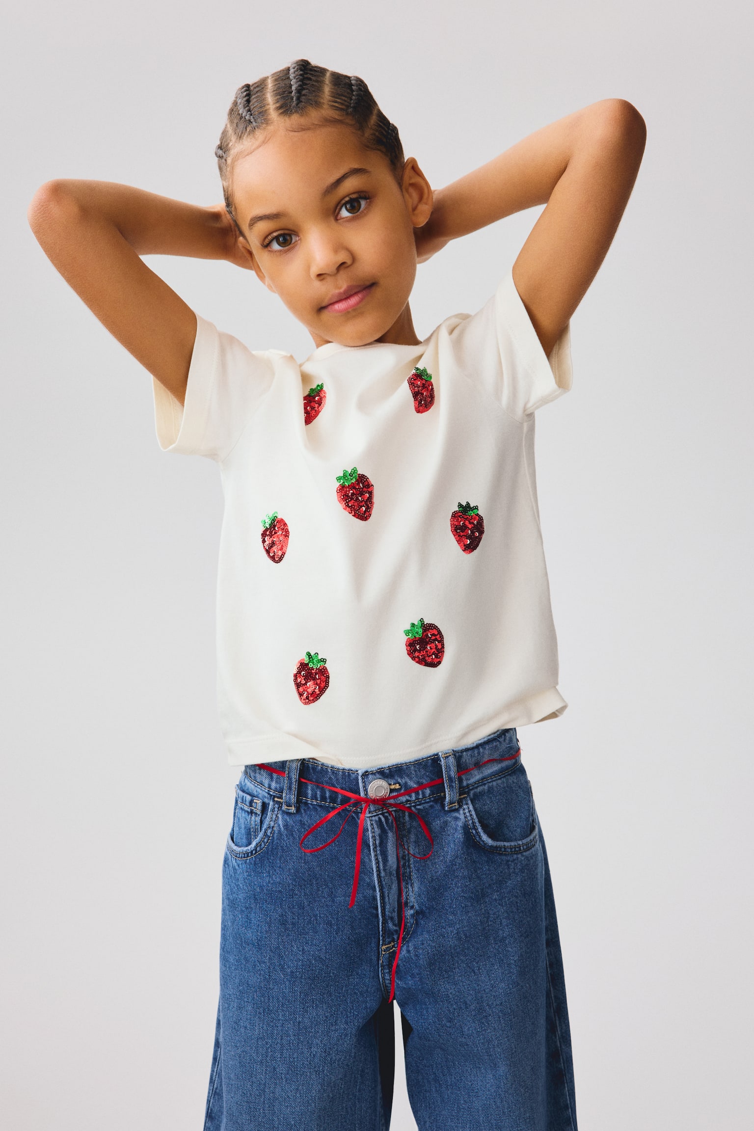 טישירט עם מוטיב - לבן/תותים/לבן/כחול נייבי/ורוד בהיר/לבבות/כחול נייבי/קרם/Ciao/ורוד/תות - 1