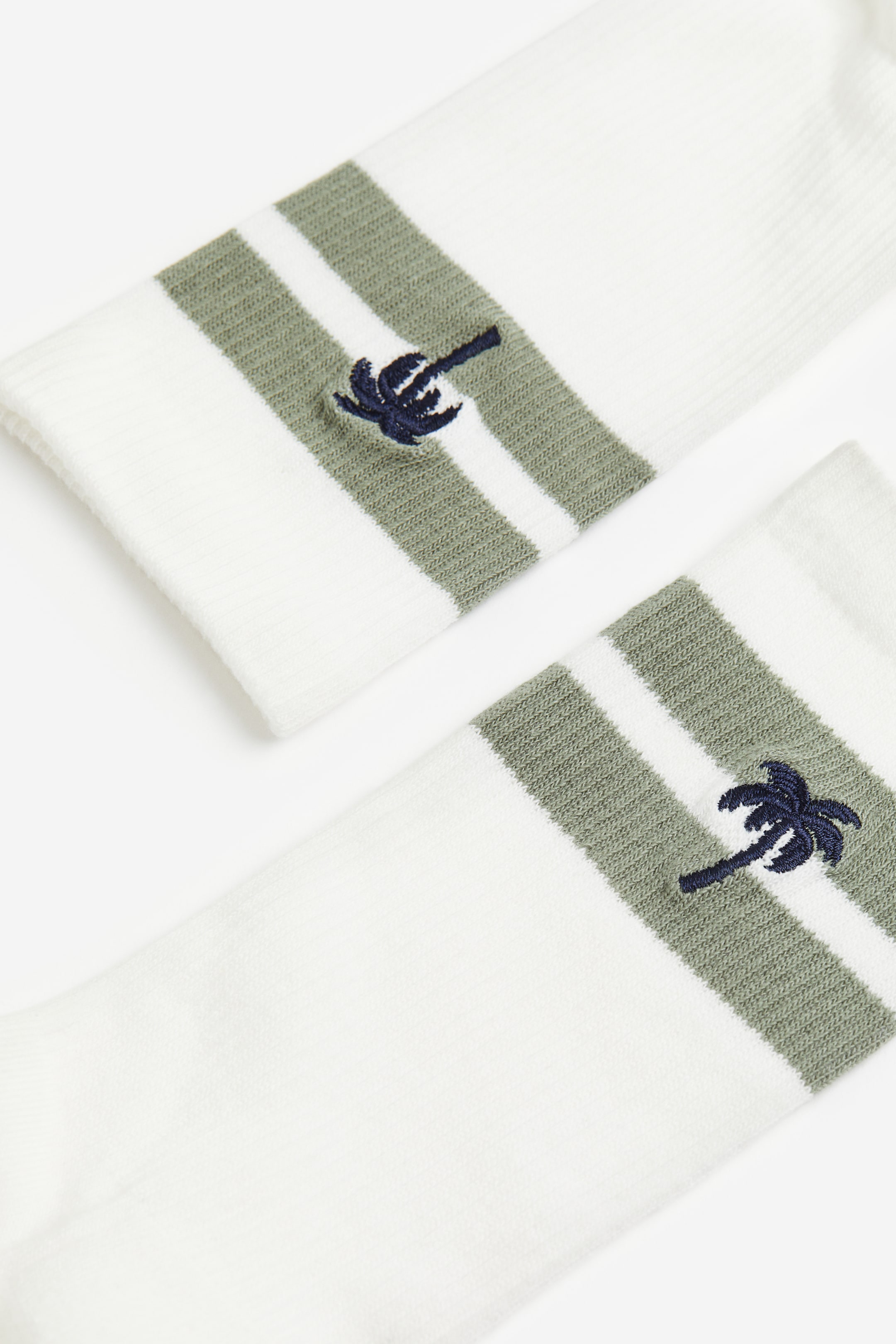 Xem ảnh lớn hơn: Tất - Màu xanh lá/Cây cọ - Men | H&M VN 2