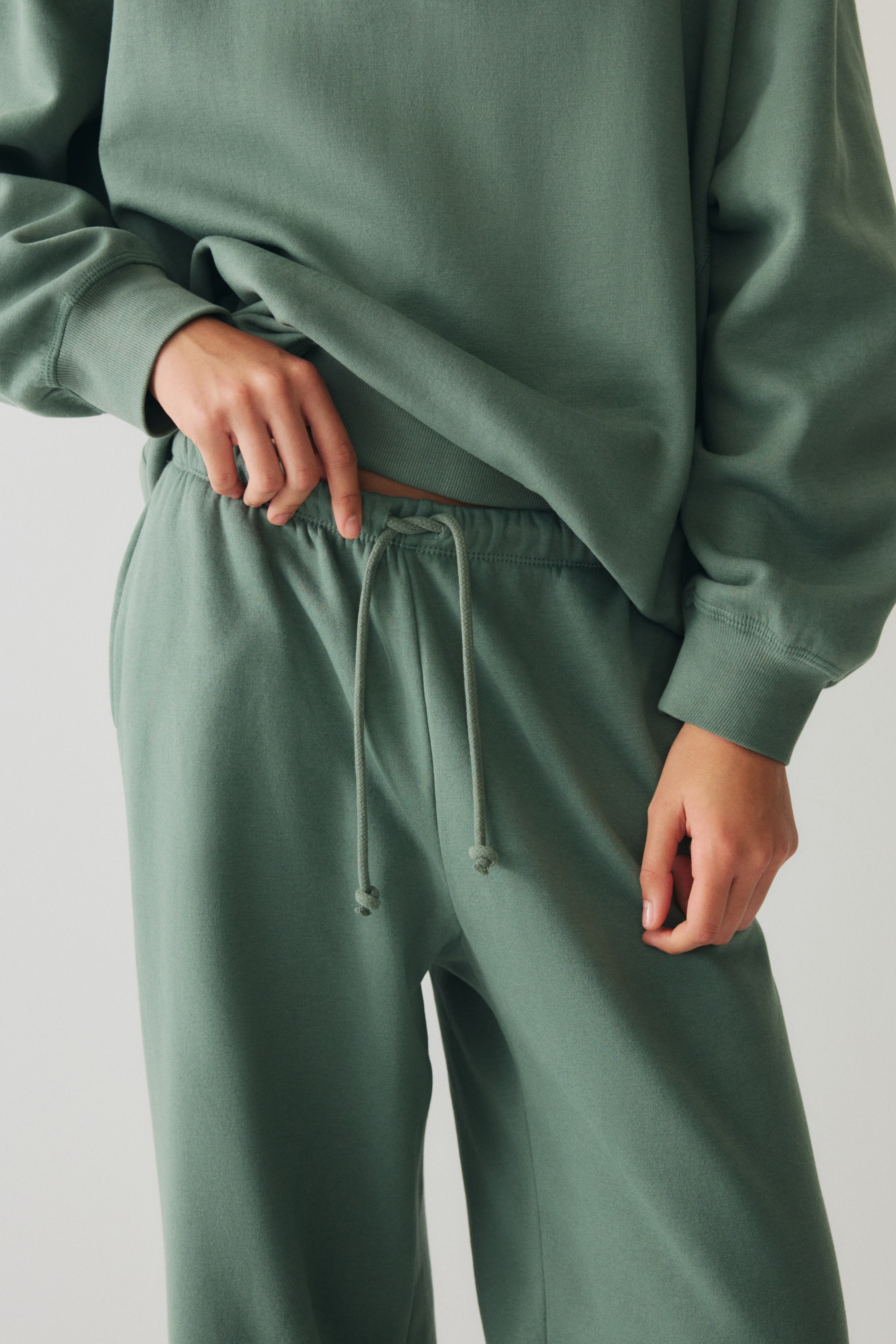 Ingrandisci l'immagine: Joggers ampi - Verde smeraldo polvere - DONNA | H&M CH 2