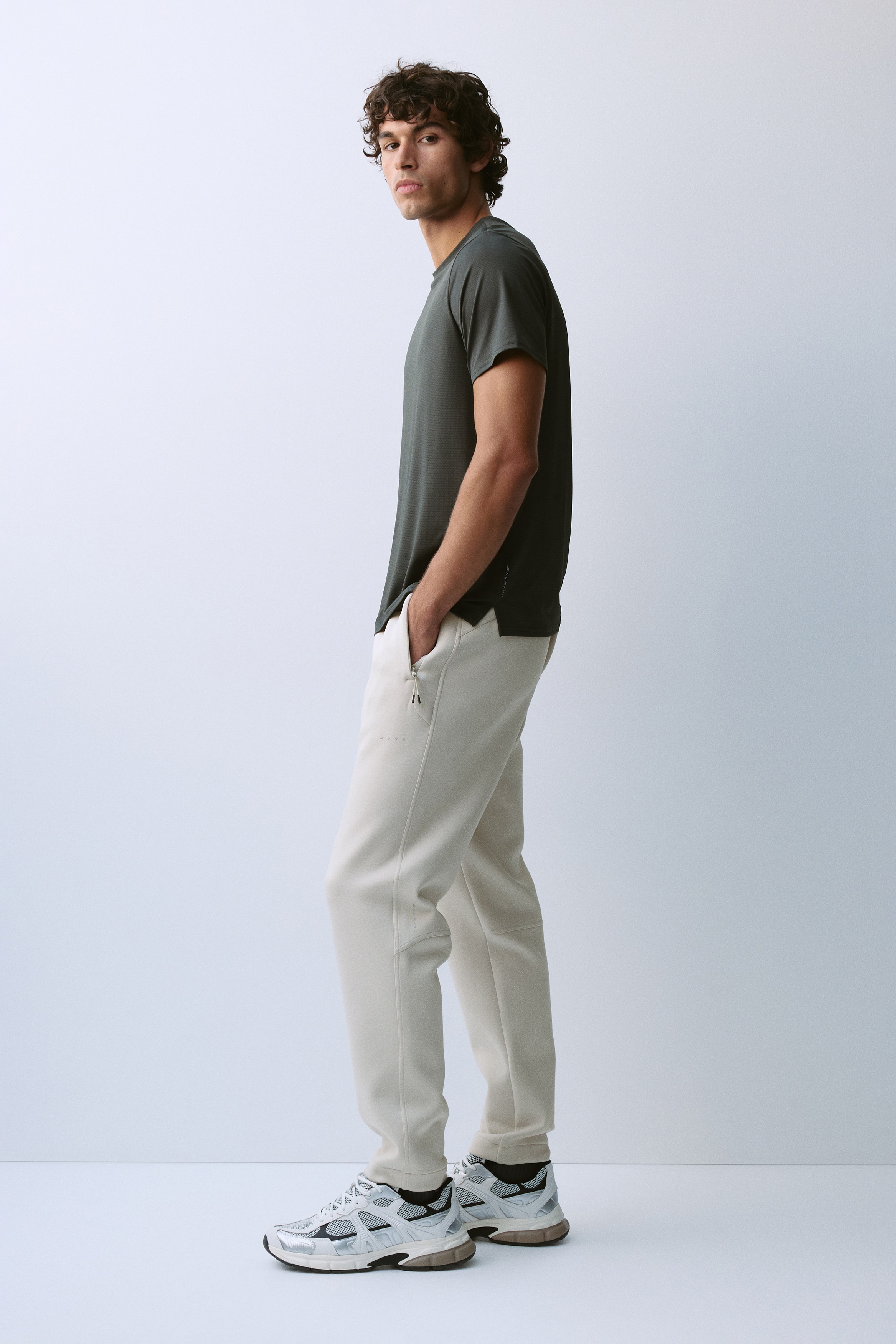 Joggers sportivi a sigaretta DryMove™ Regular FitModello