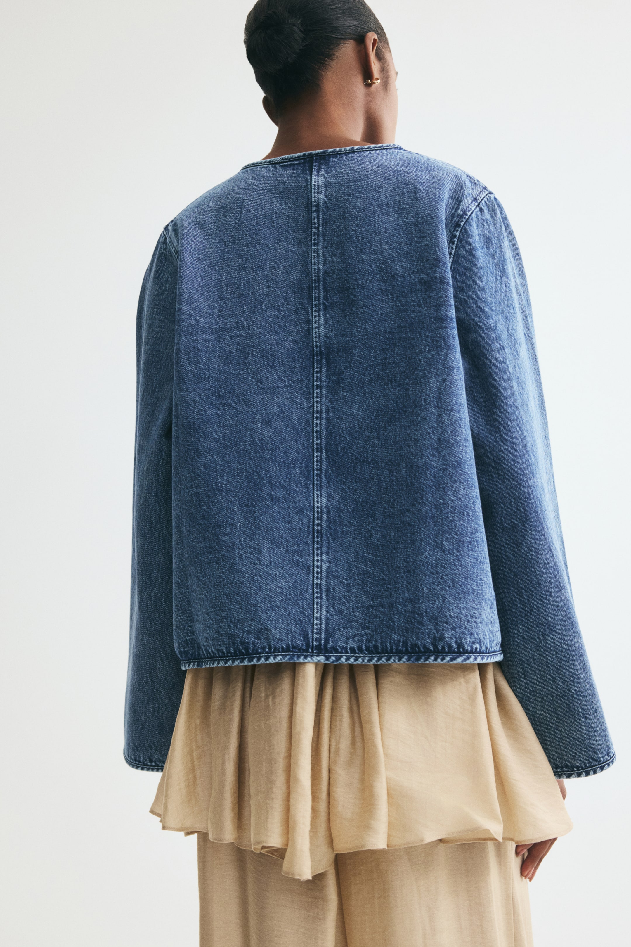 Женские куртки H&M Knot-Button Denim Jacket — фото 5