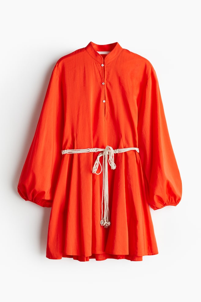 Robe avec ceinture en macramé - Rouge vif/Beige/motif/Noir/motif feuilles - 1