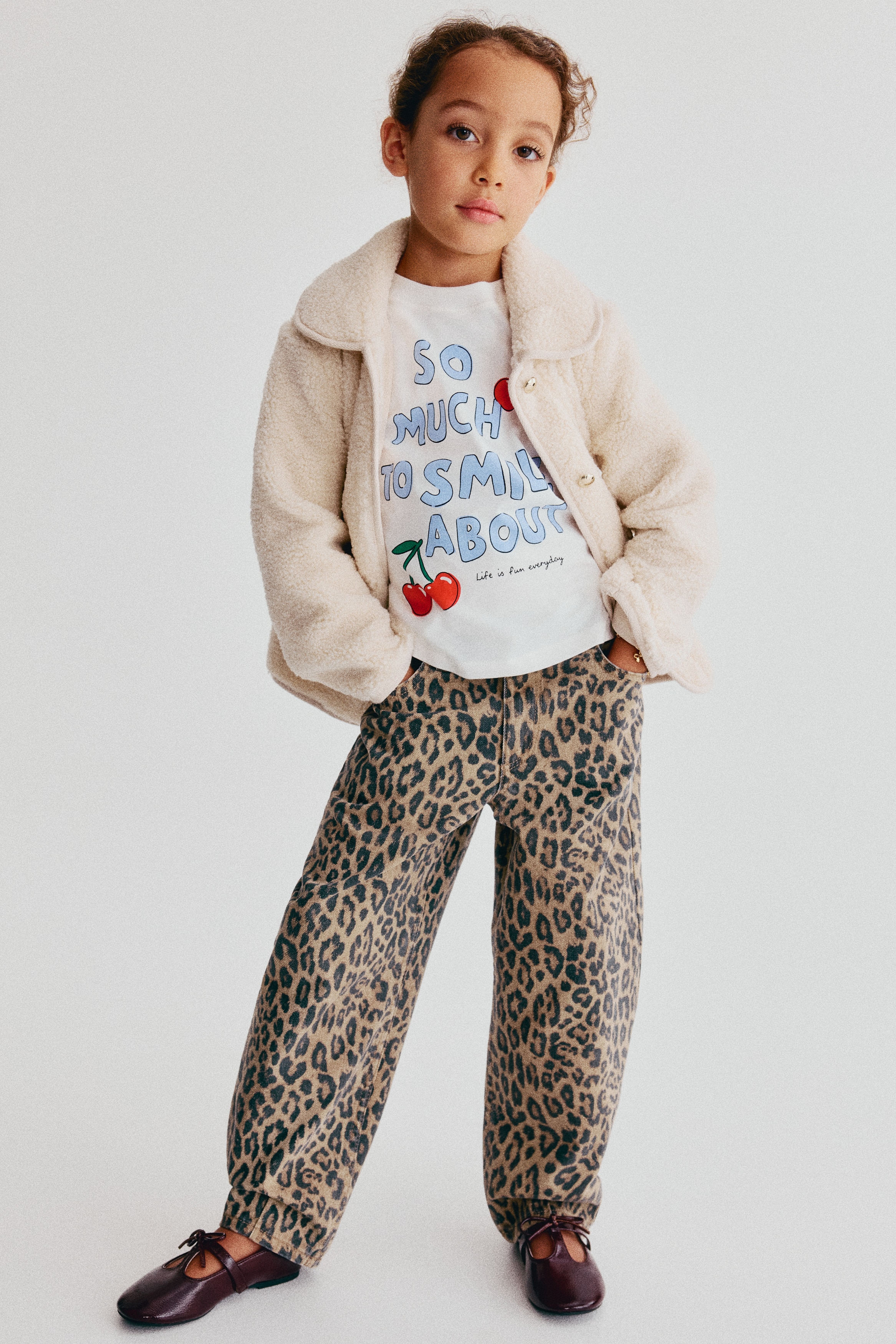 Barrel-leg cotton trousersModel