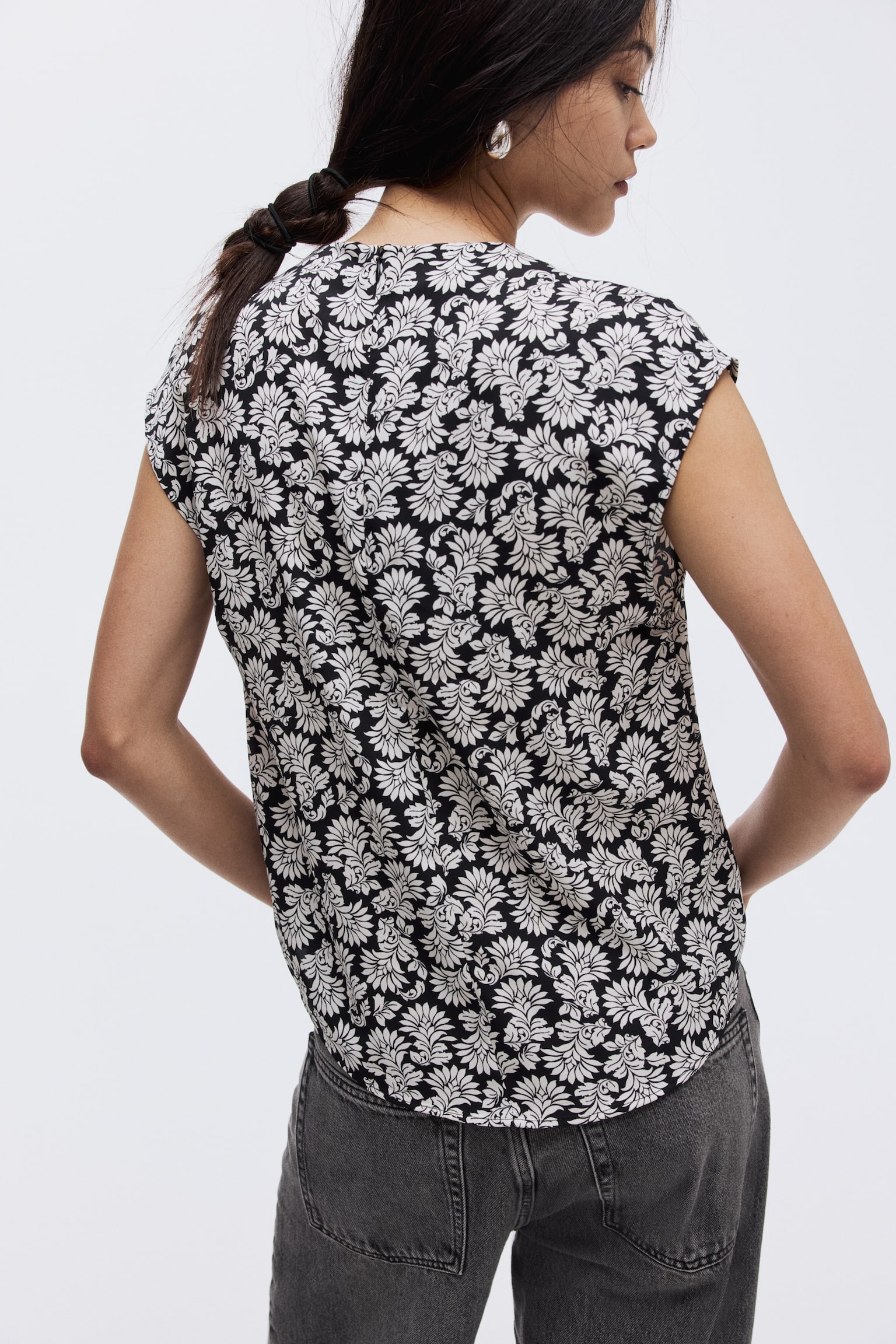 Cap-sleeved blouse - Black/White patterned/Dark brown/Cream - 3