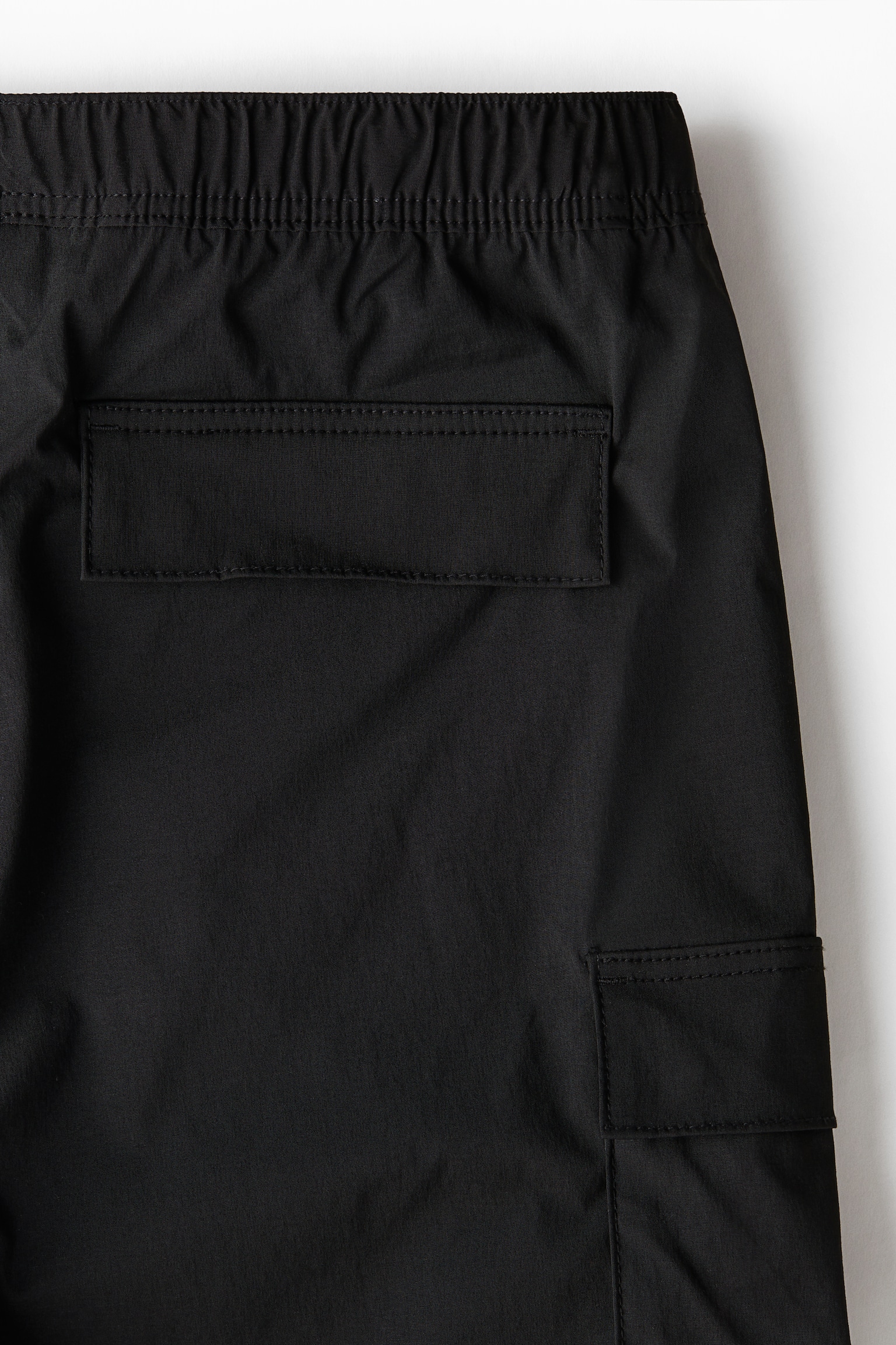 Regular Fit Nylon cargo shorts - Black - 5