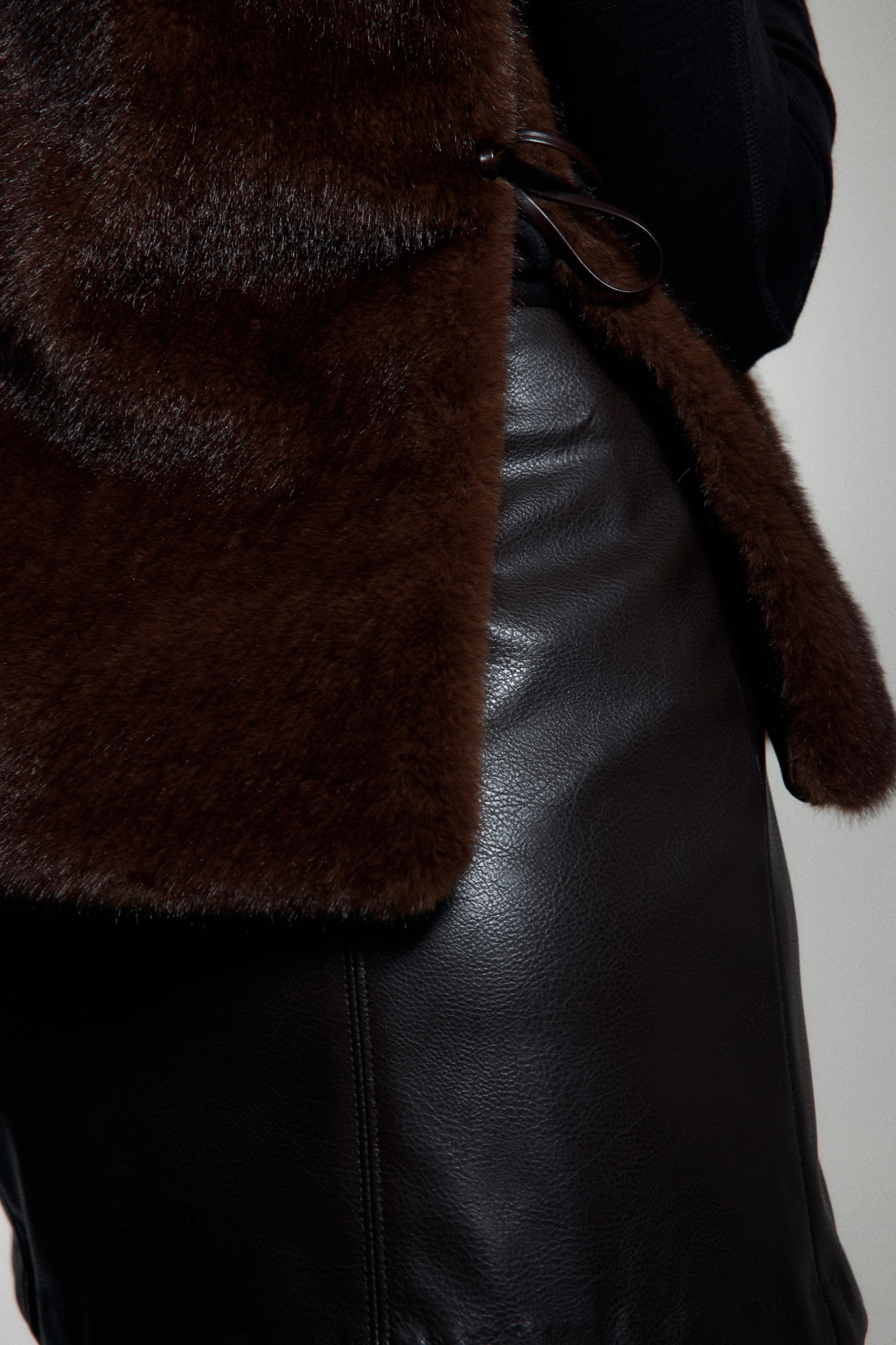 Magas nyakú ujjatlan felső - Sötétbarna - 3