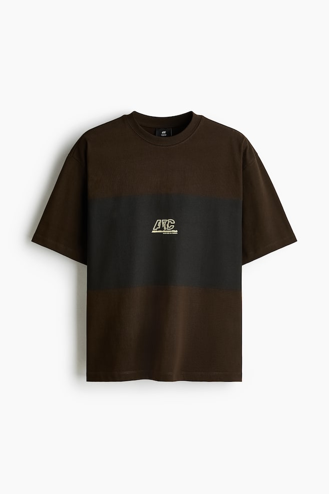Oversized Fit Printed T-shirt - Dark brown/Runners Club/White - 1