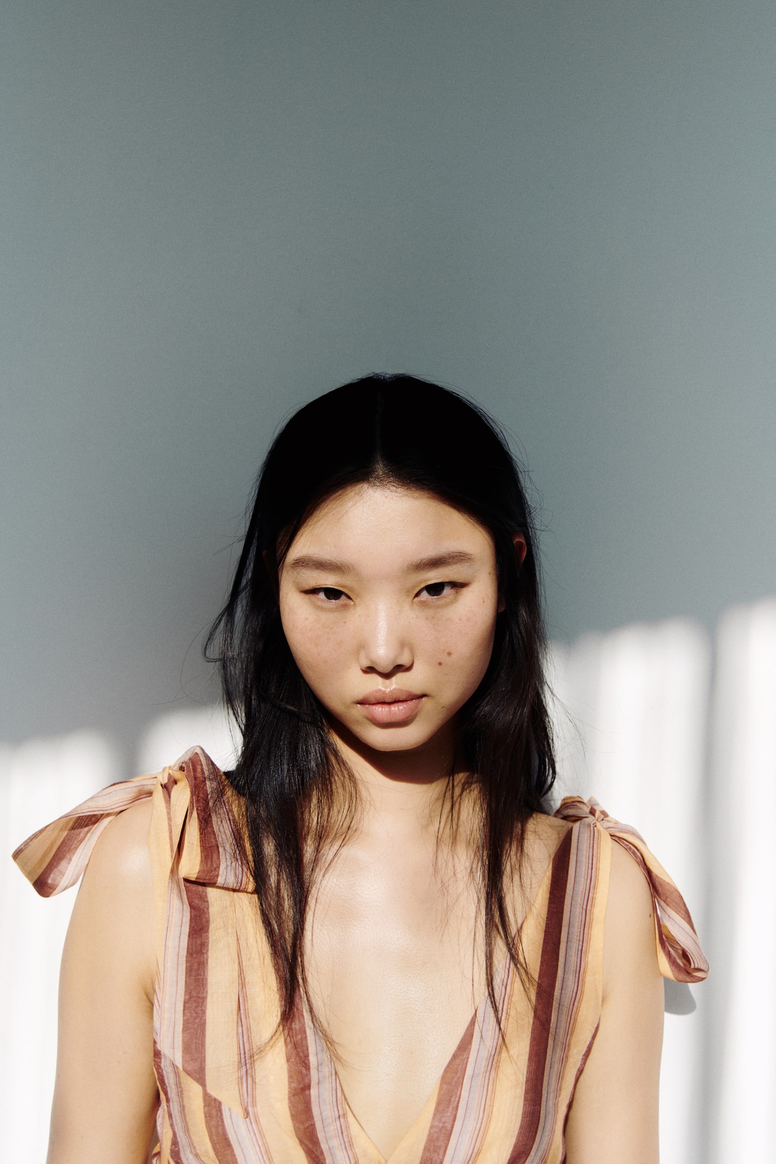 קרופ טופ עם כתפיות נקשרות - בז'/פסים - 6