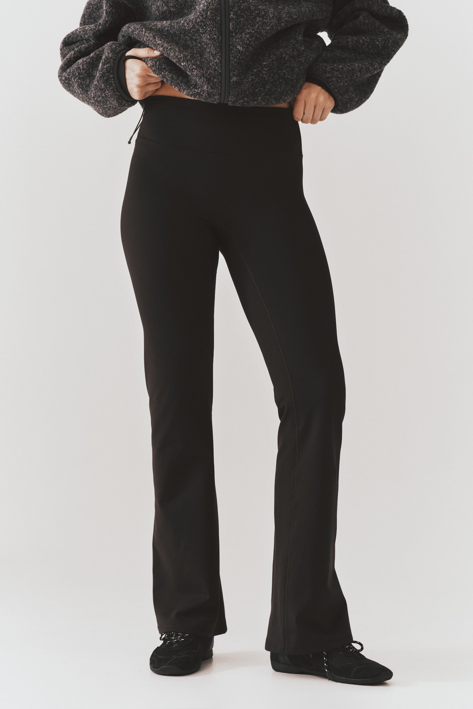 Женские леггинсы H&M Flared Warm Fleece Leggings with SoftMove™, цвет: Чёрный — фото 4