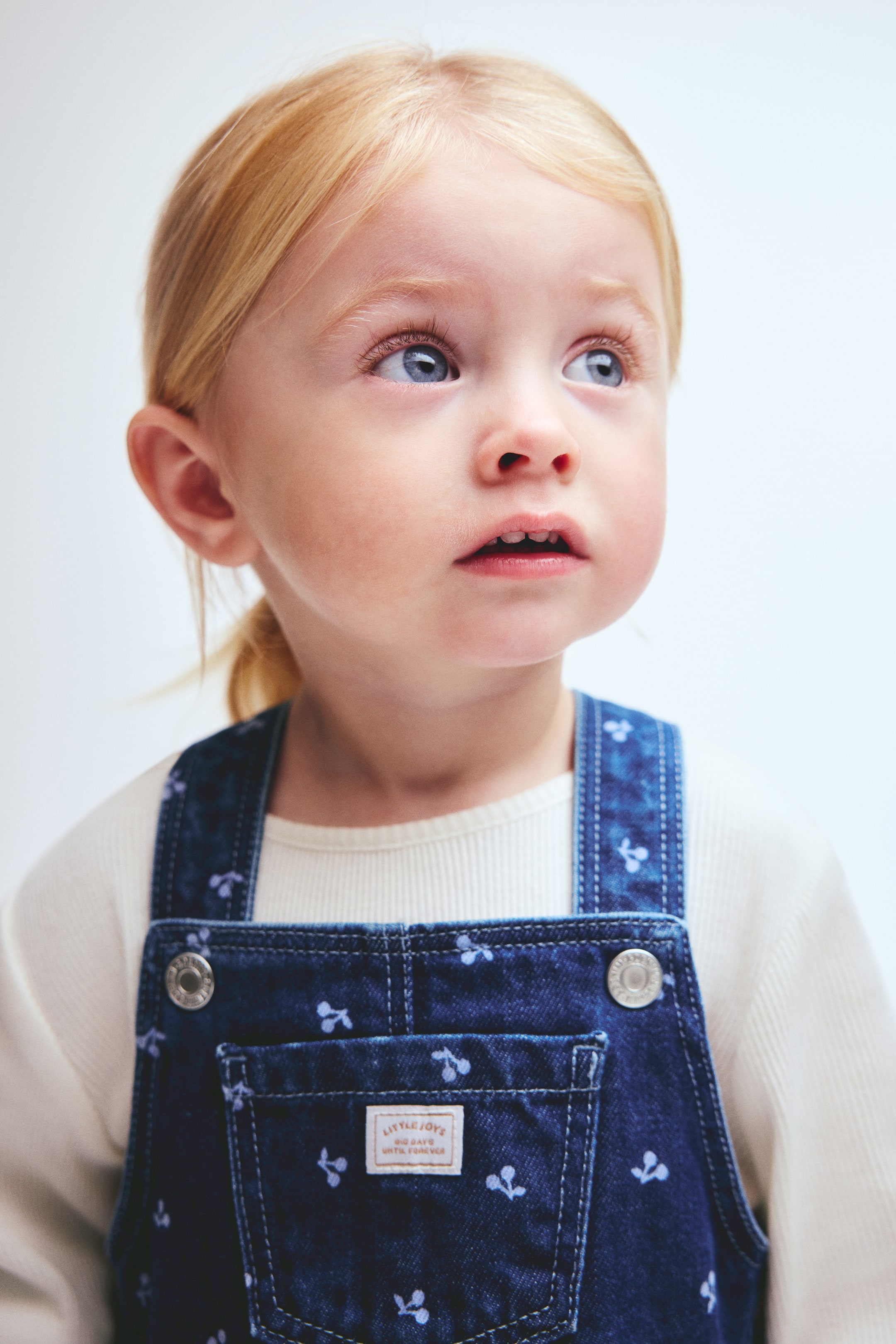 拡大画像を表示: サロペットスカート&トップス 2アイテムセット - ダークデニムブルー／チェリー - Kids | H&M JP 2