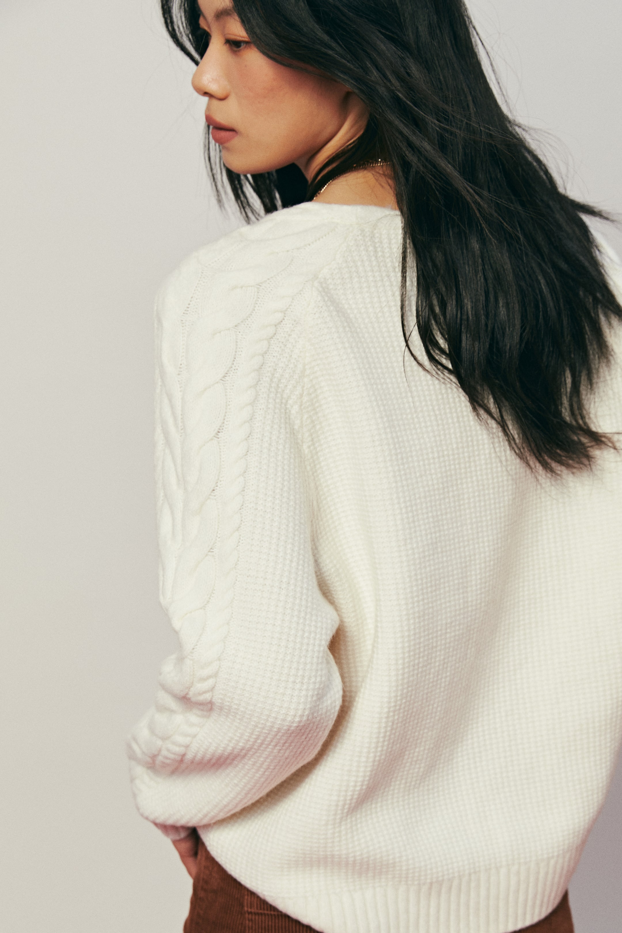拡大画像を表示: ケーブルニットセーター - ホワイト - レディース | H&M JP 2