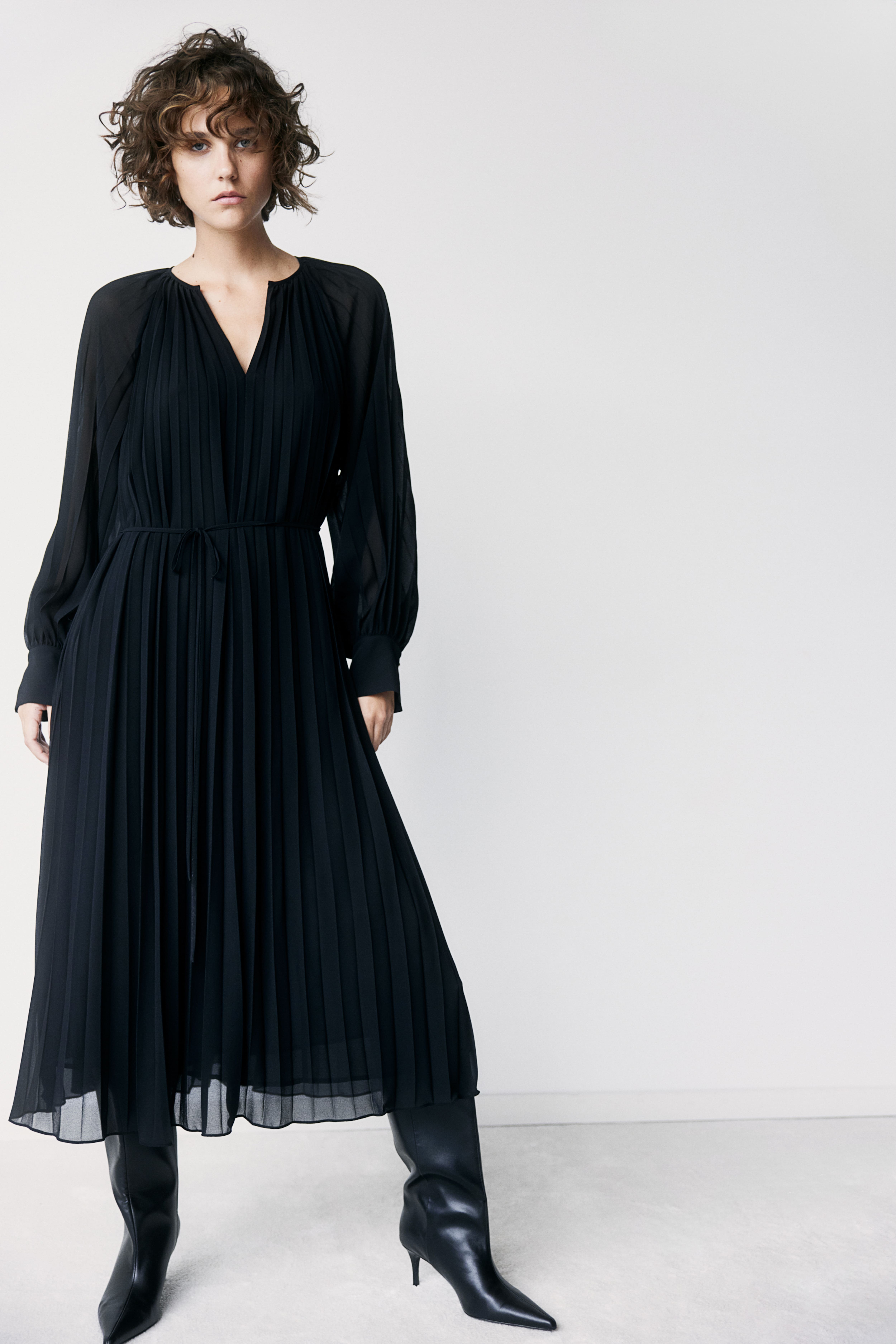 H&m long pleated dress best sale