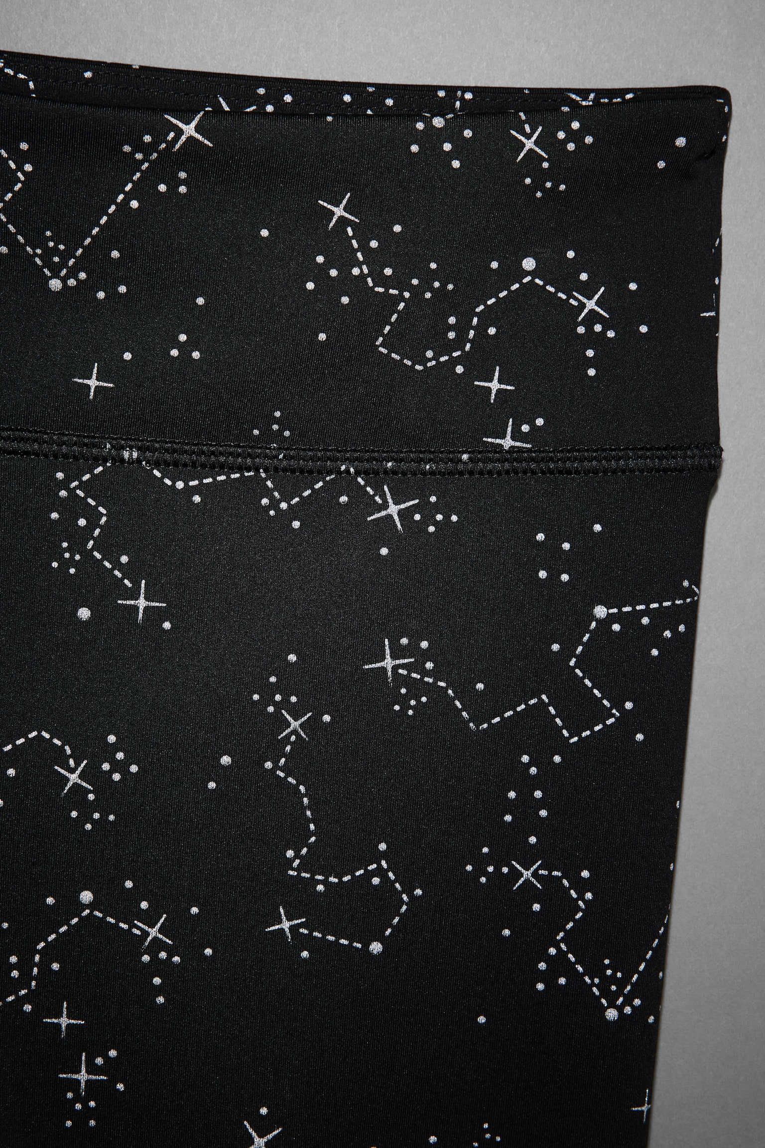 Reflective-print sports leggings in DryMove™ - Black/Constellations - 2