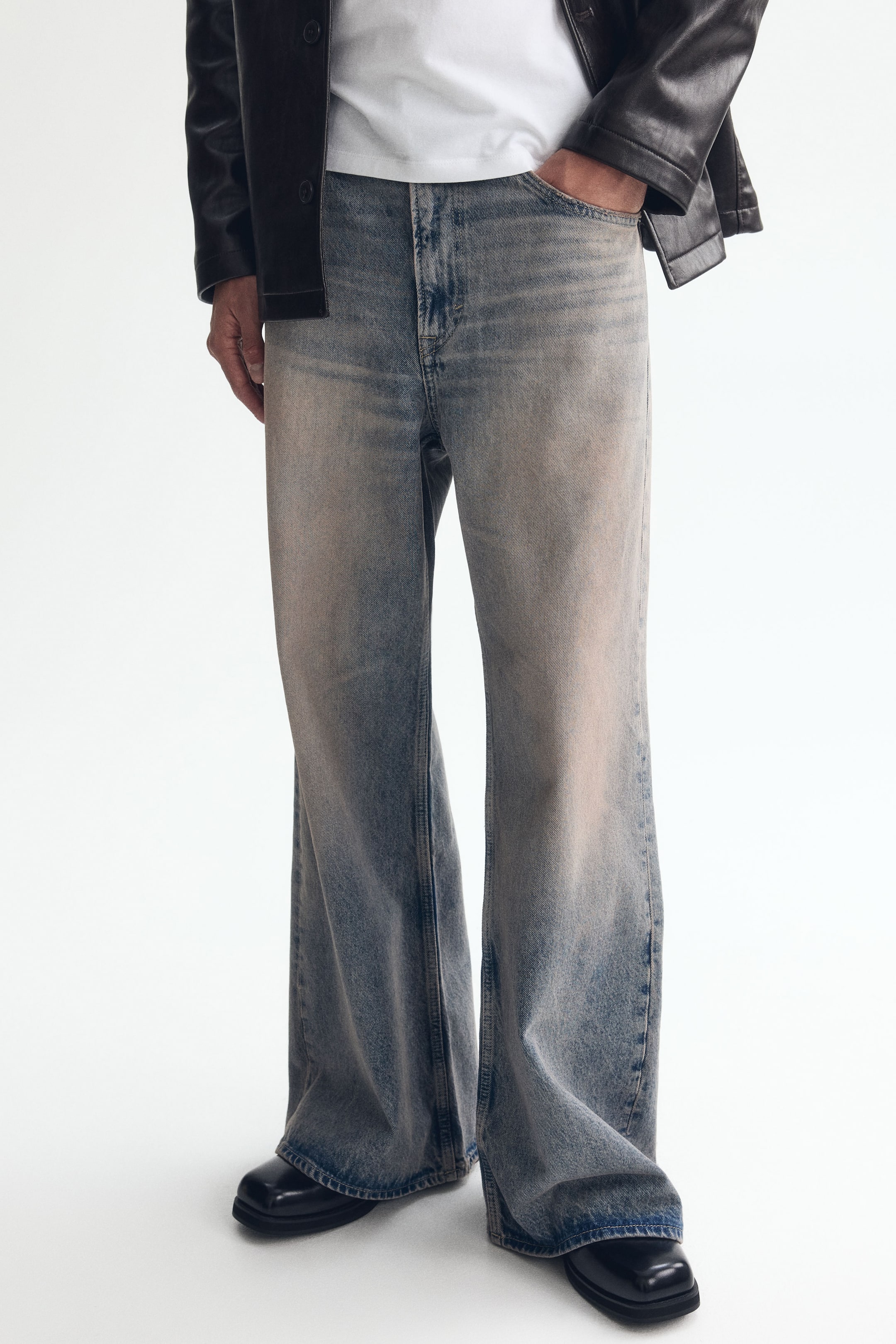 Loose Bootcut Jeans