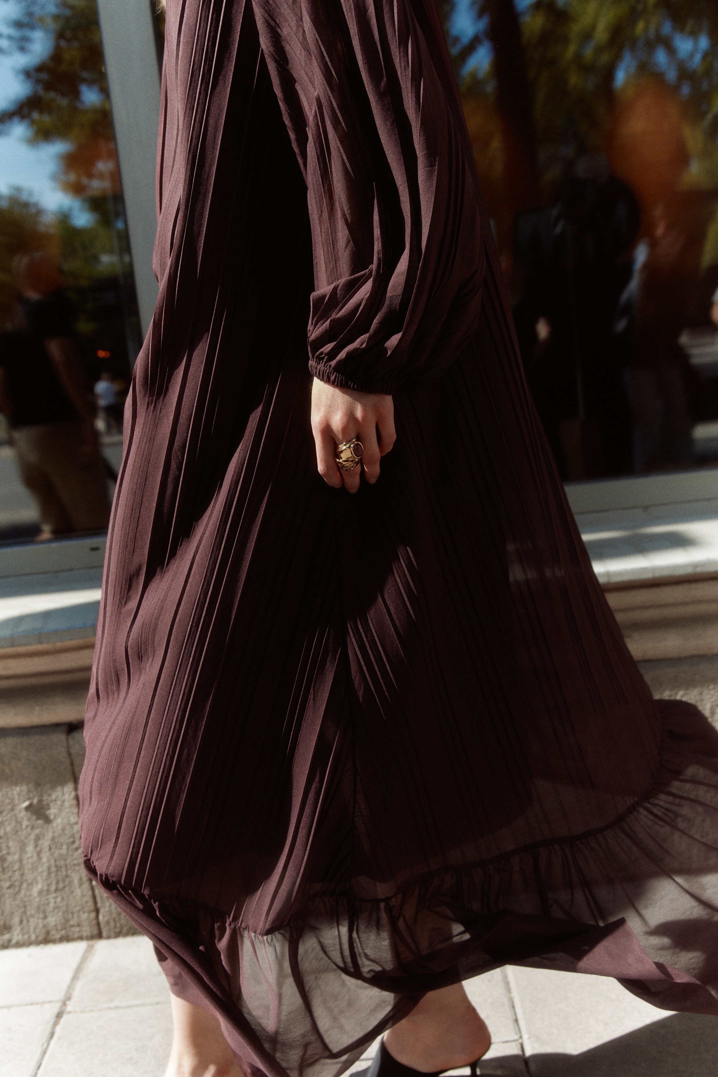 Women's Burgundy Pleated maxi dress | H&M Women's Burgundy Pleated maxi dress | H&M