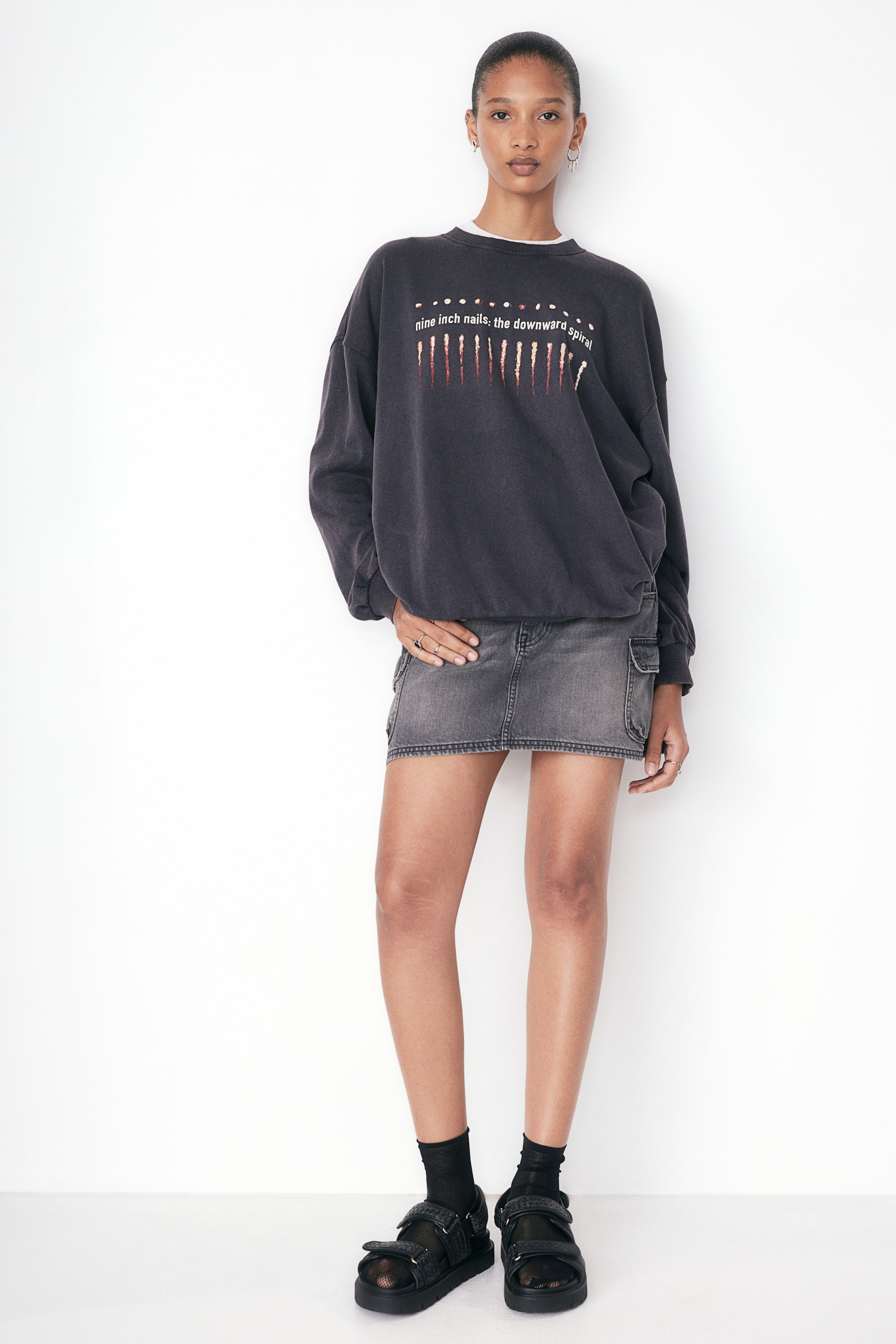 Oversized Printed Sweatshirt - Dark gray/Nine Inch Nails - Ladies | H&M US 3