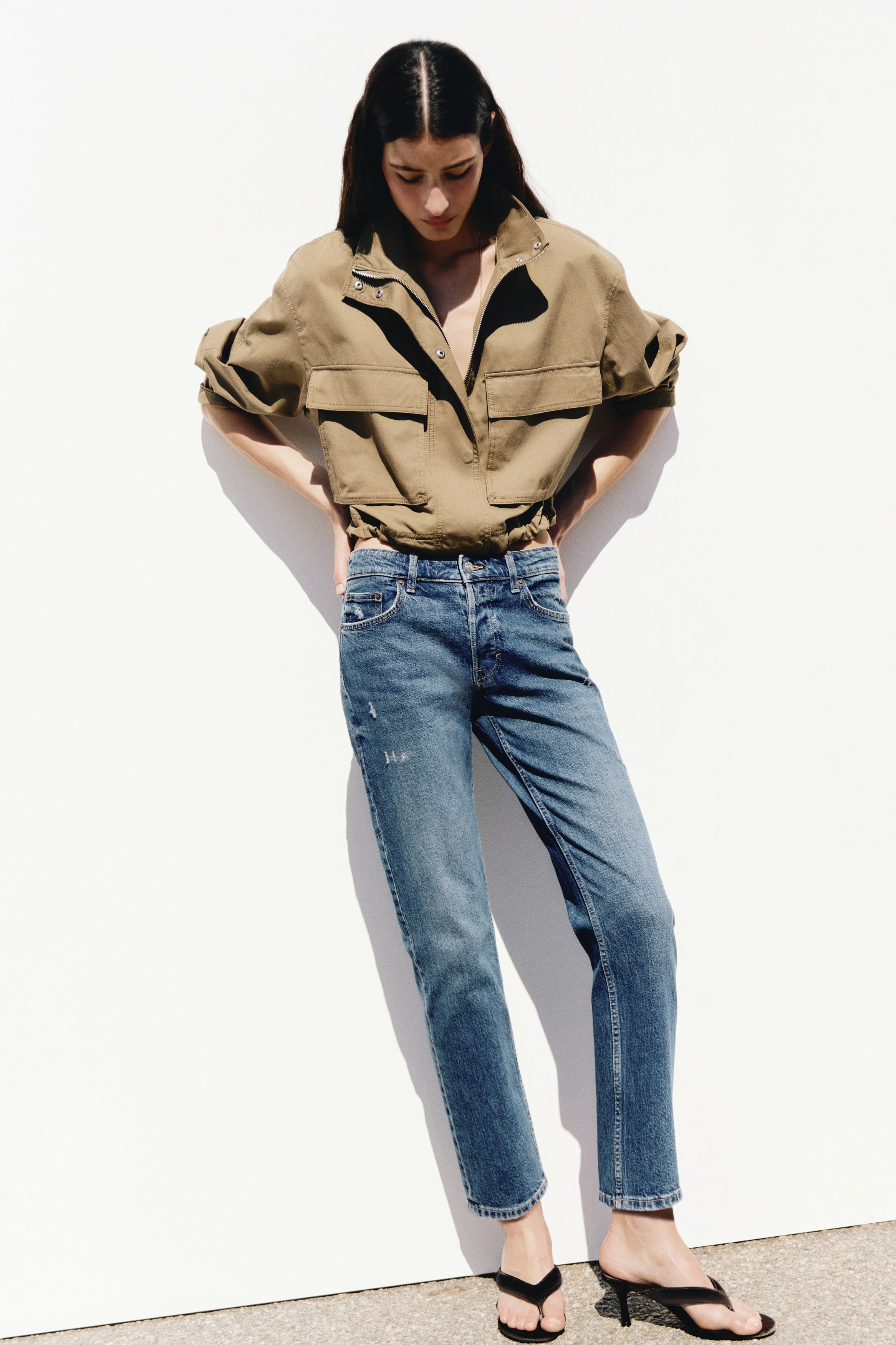Straight Regular Waist JeansModel