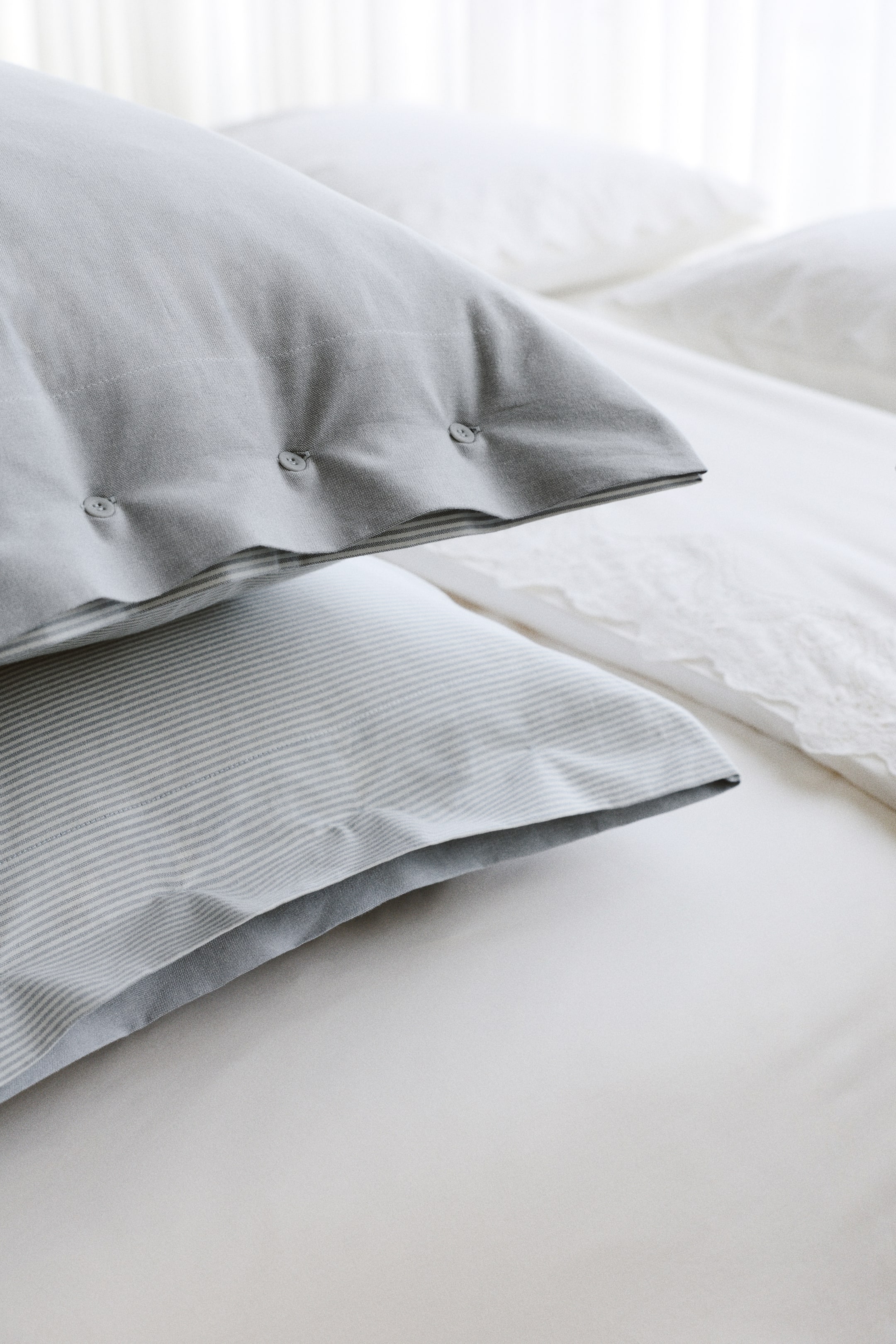 Visa större bild: 2-pack oxfordvävt örngott - Blek dimblå/Randig - Home All | H&M SE 1