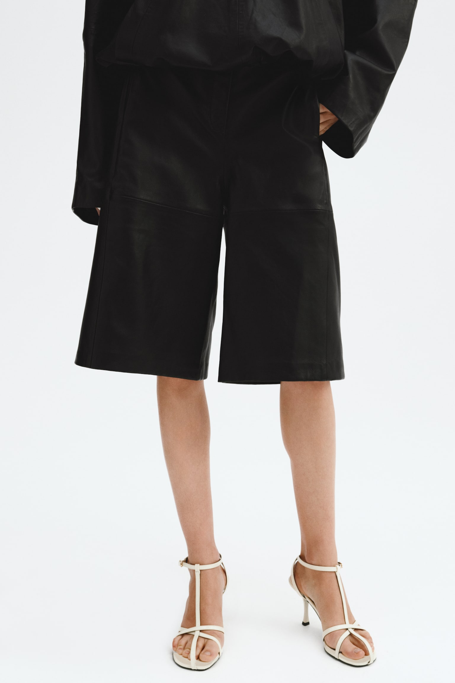 Leather Bermuda shorts - Black - 6
