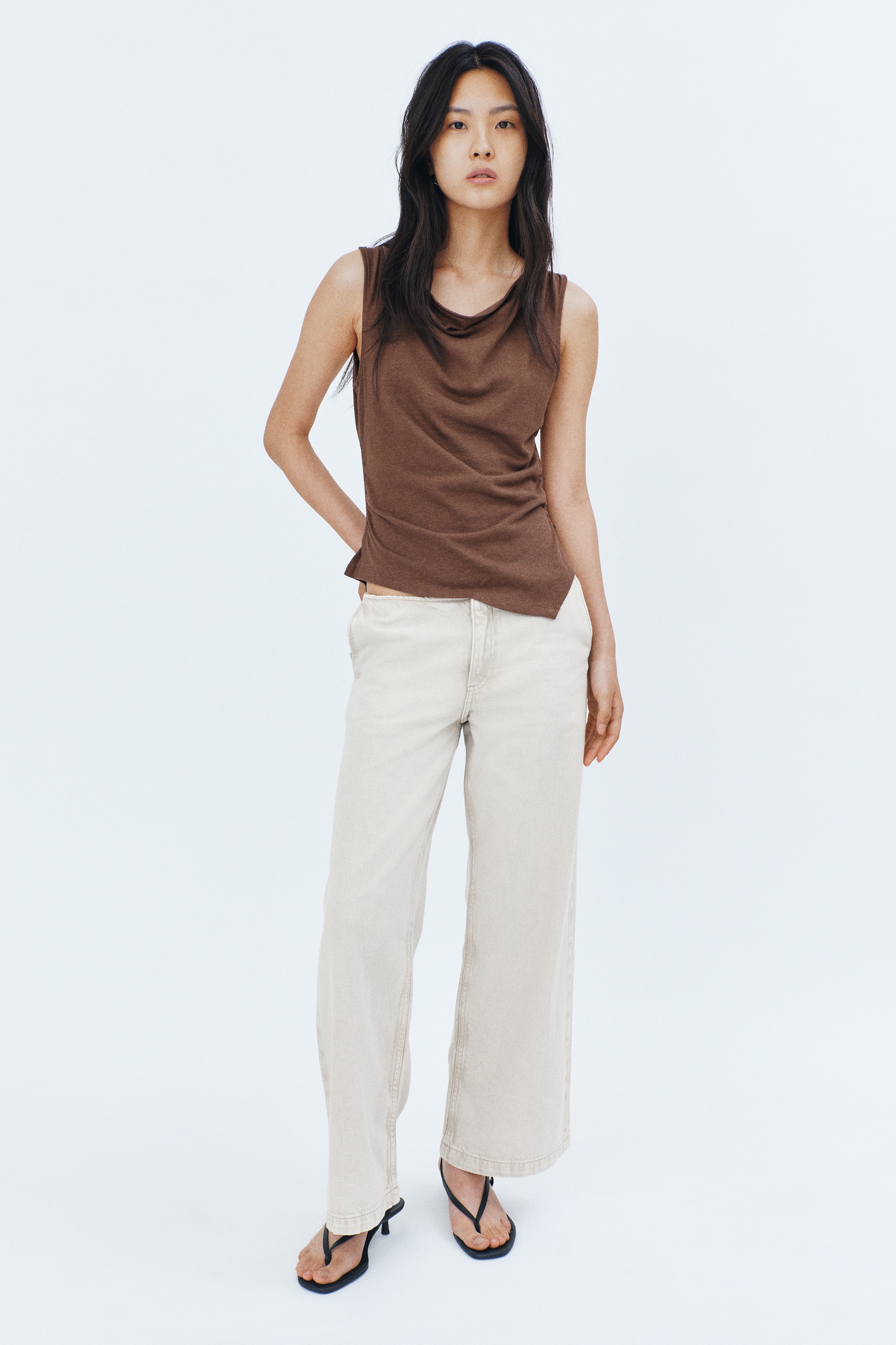 Áo cổ đổ bằng linen pha - Màu nâu/Màu đen