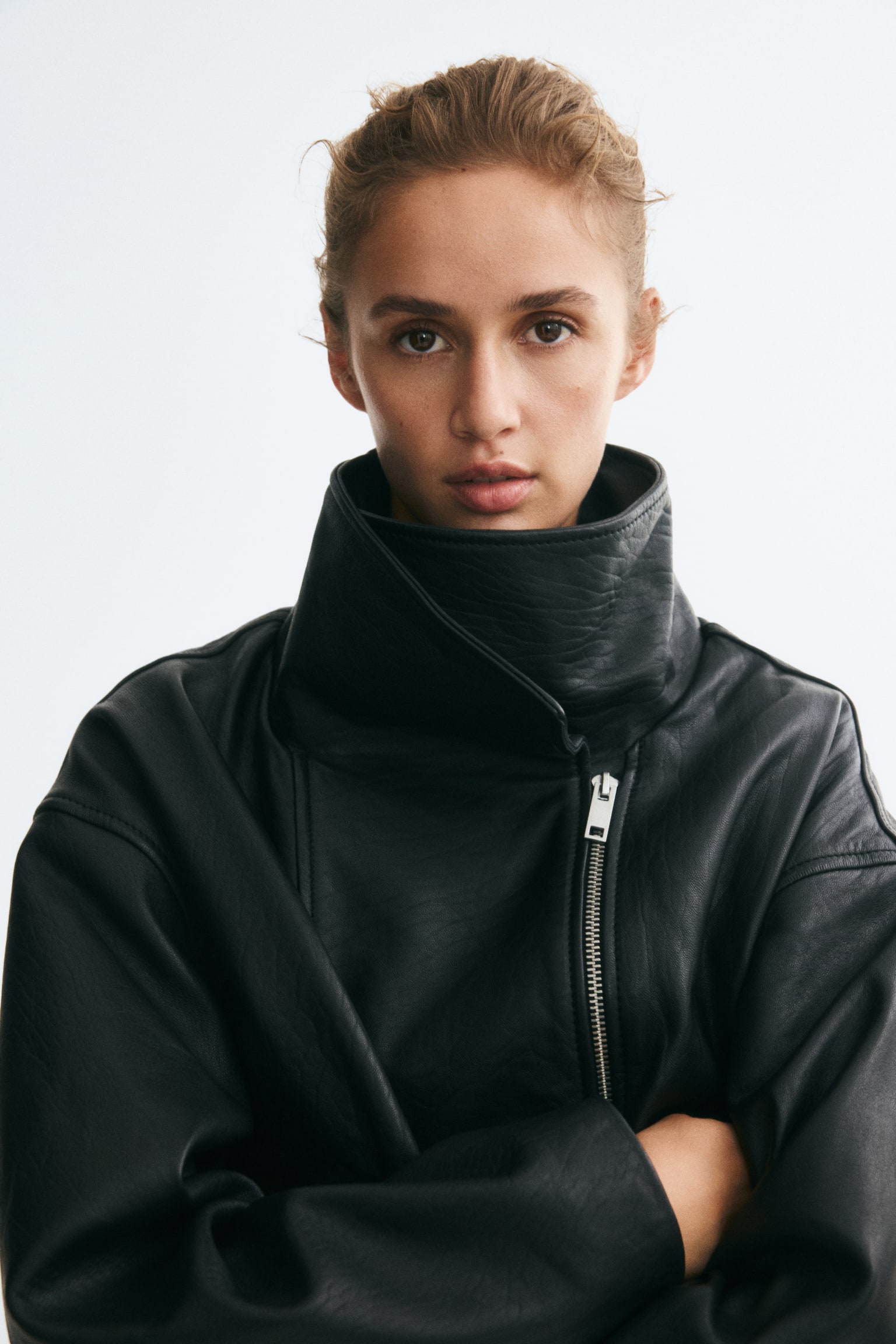 Женская куртка H&M Oversized Leather, цвет: Чёрный — фото 3