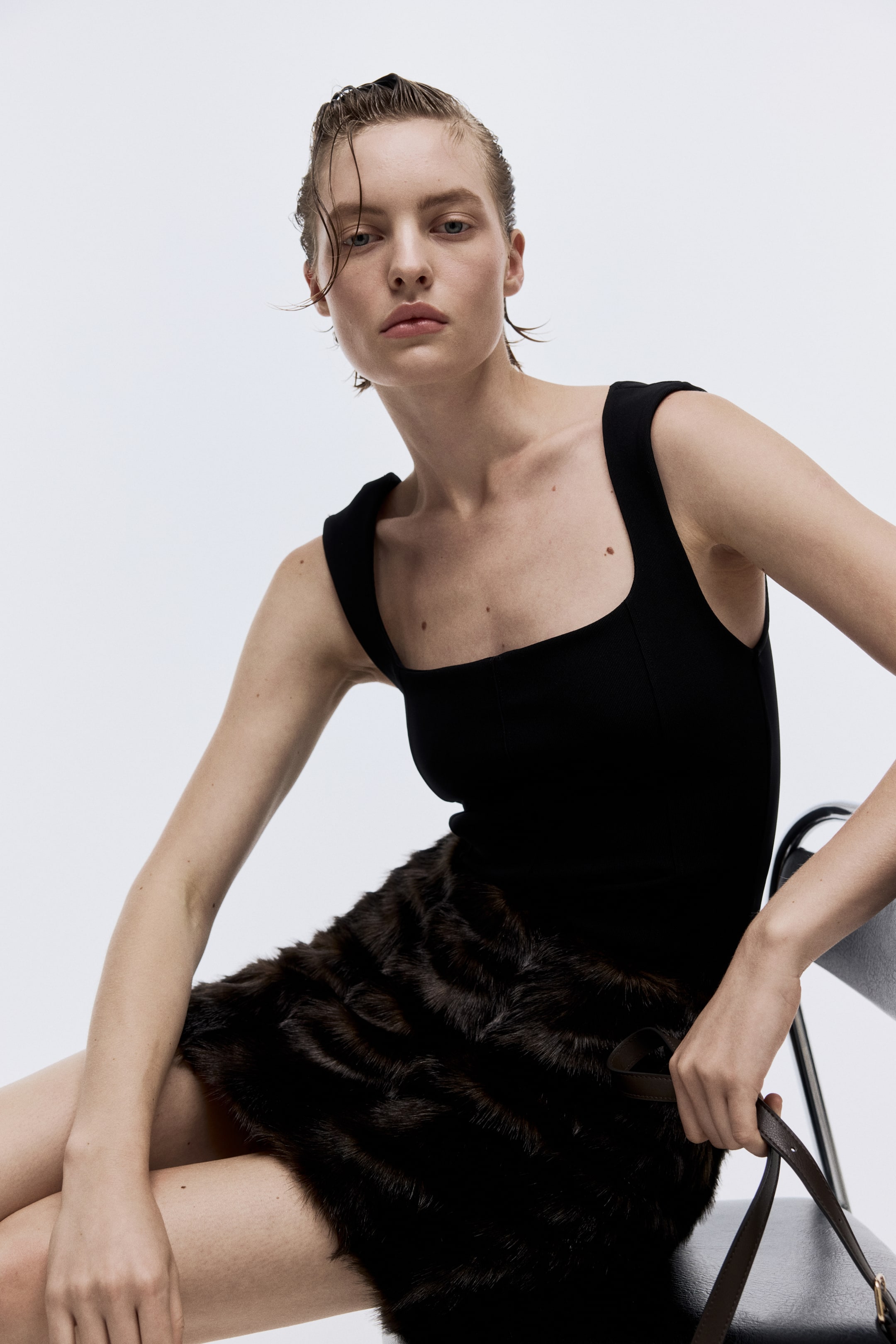 Büyük resmi görüntüle: Kare Yakalı Kolsuz Üst - Siyah - KADIN | H&M TR 2