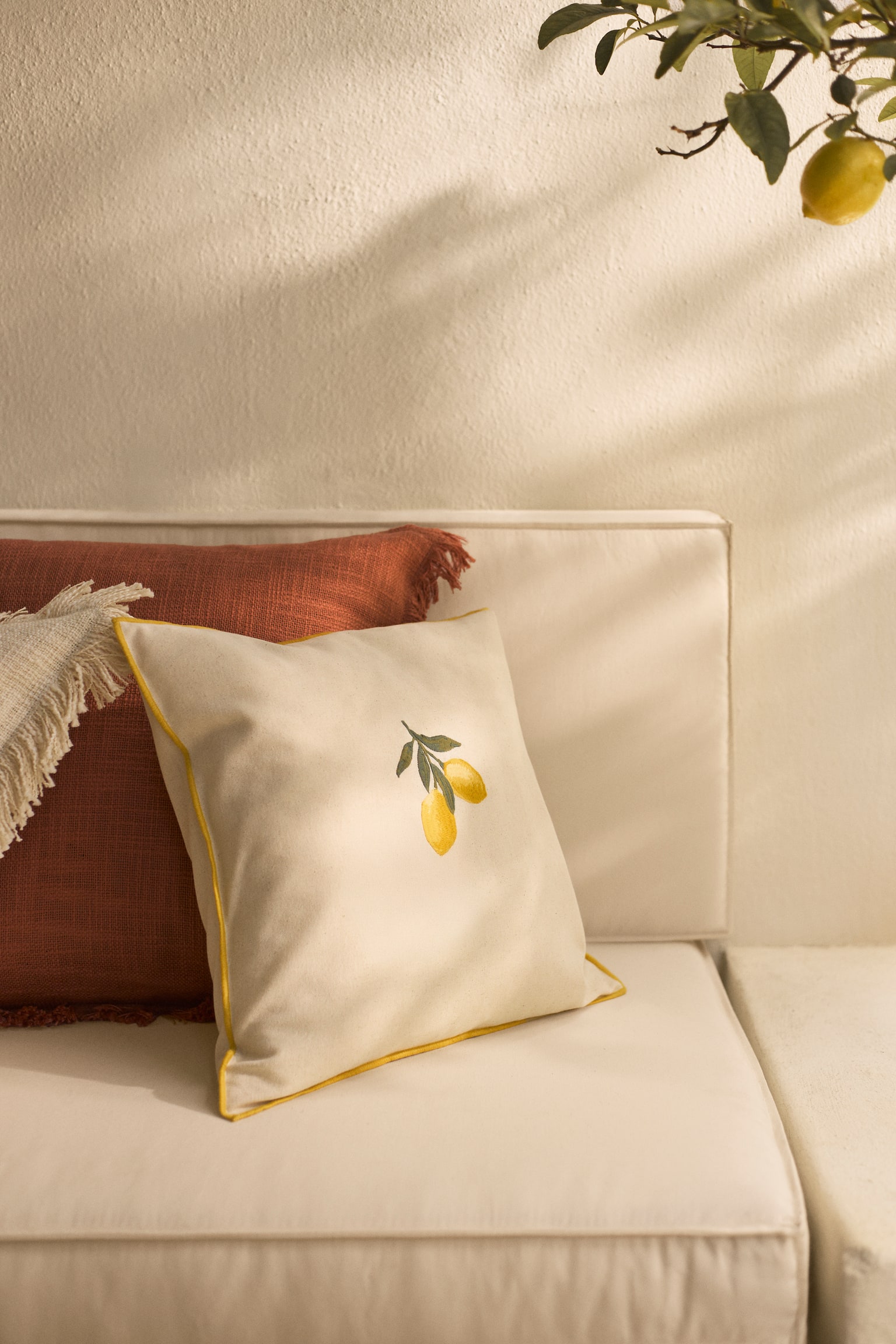 Embroidery-motif cotton cushion cover - Light beige/Lemons/Light beige/Olives/Light beige/Orange - 3