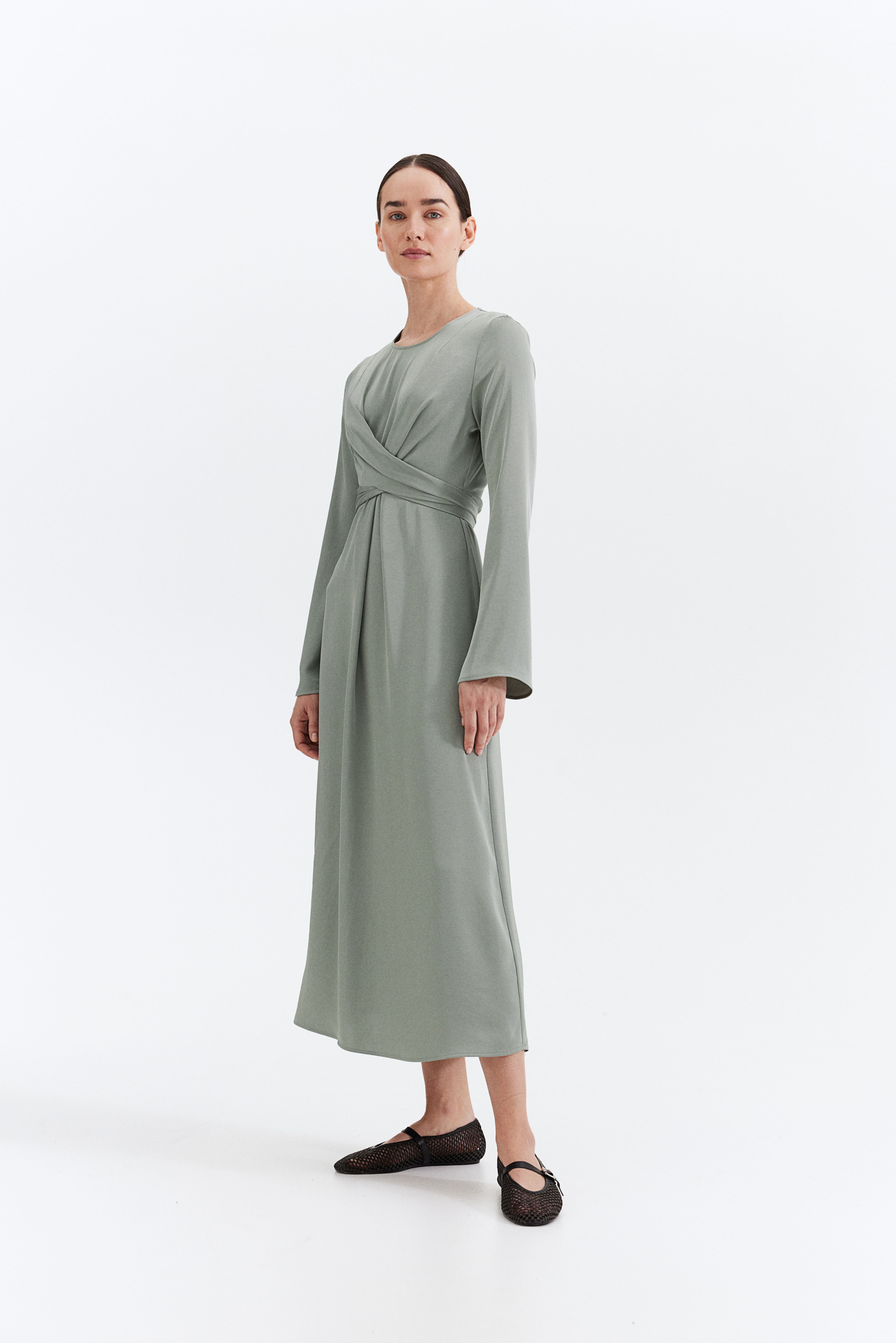 MAMA Robe d'allaitement en satin - Encolure ronde - Manches longues - Vert  sauge - FEMME | H&M FR