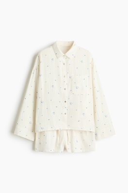 Pyjamas med skjorta och shorts