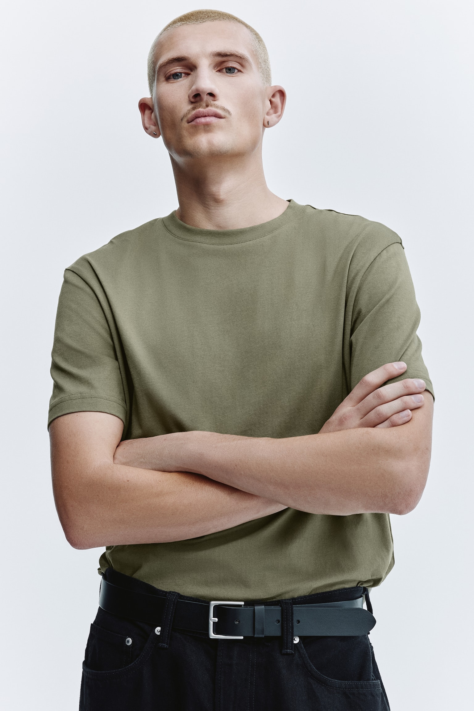 T-shirt Regular Fit - Kakigroen/Wit/Zwart/Grijs gemêleerd/Pruimenpaars/Donkergrijs/Marineblauw/Lichtblauw/Beige/Bosgroen/Groen/Bruin/Donkerteal/Roze/Donkeroranje/Roze/Bruin/Donkergrijs - 1