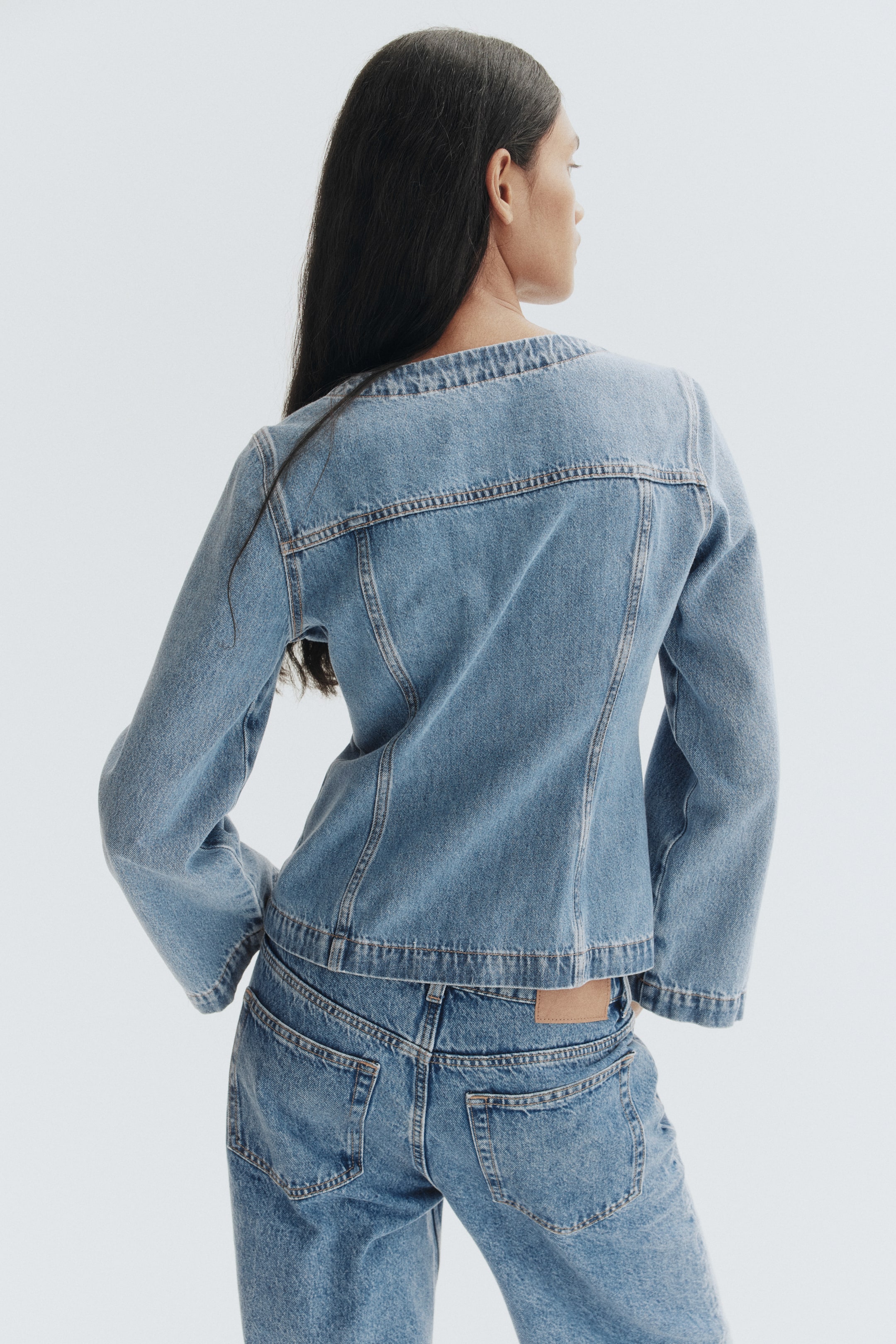 Vezi imaginea mai mare: Jachetă din denim cu decolteu în V - Albastru-denim deschis - FEMEI | H&M RO 3
