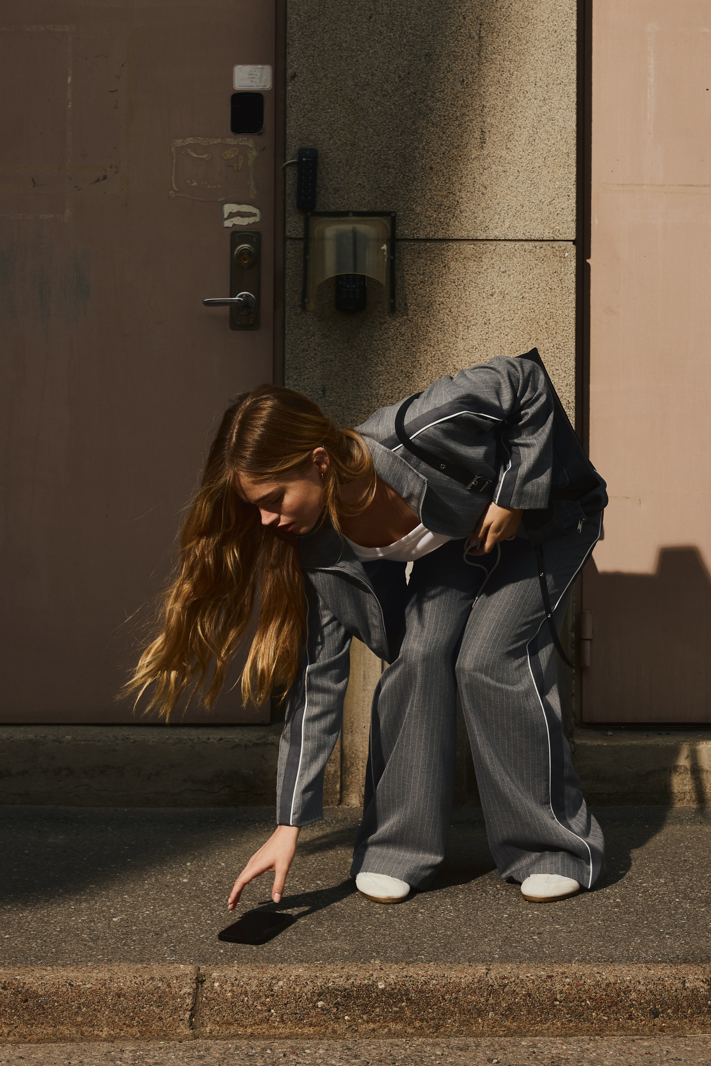 ドローストリングワイドパンツ - グレー／ピンストライプ - レディース