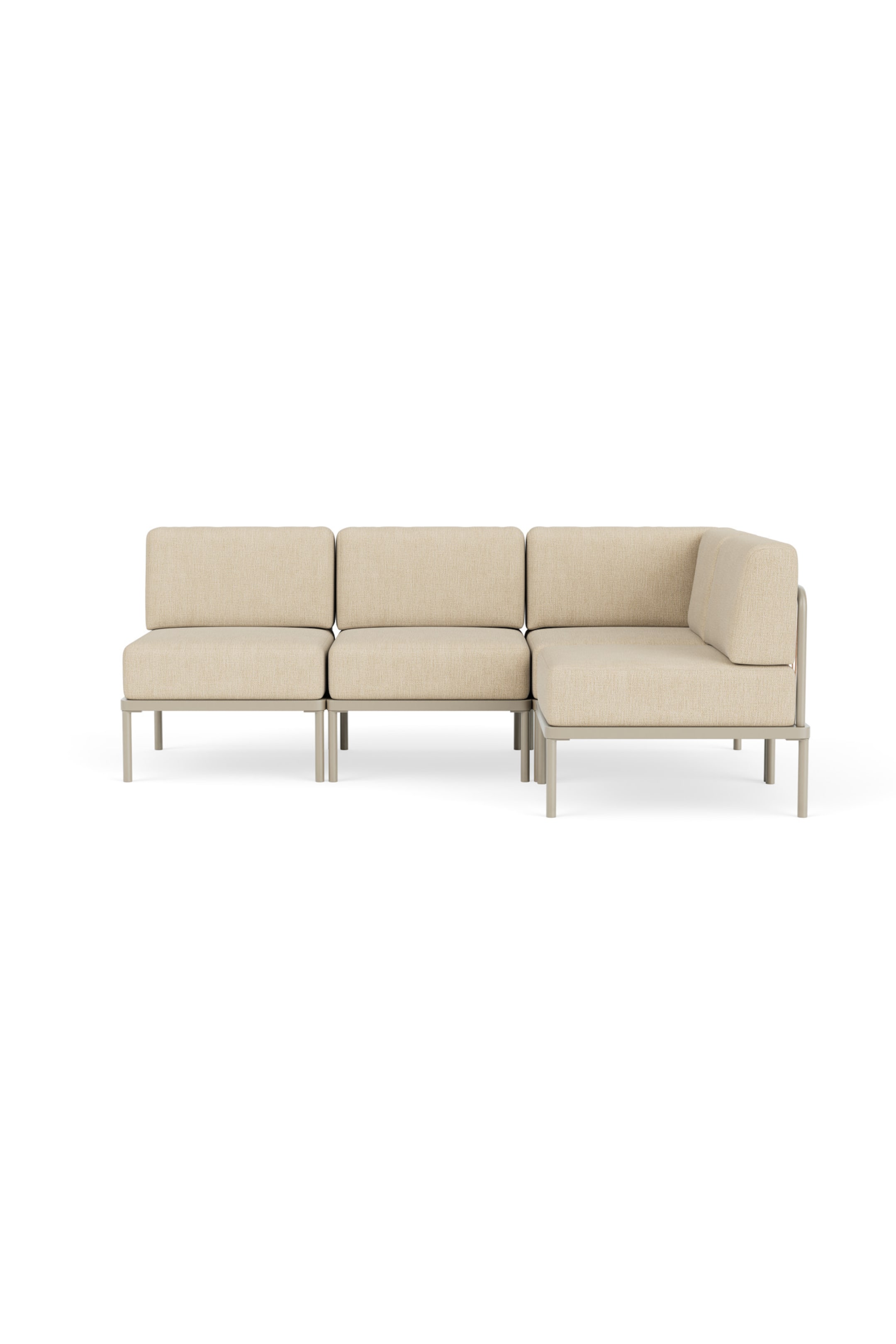 Größeres Bild anzeigen: Ein modulares Ecksofa mit hellbeigen Stoffkissen und einem hellgrauen Metallrahmen. Es besteht aus zwei armlosen Sektionen auf der linken Seite und einer Ecksektion auf der rechten Seite, die eine L-Form bilden und leicht nach rechts ausgerichtet sind.