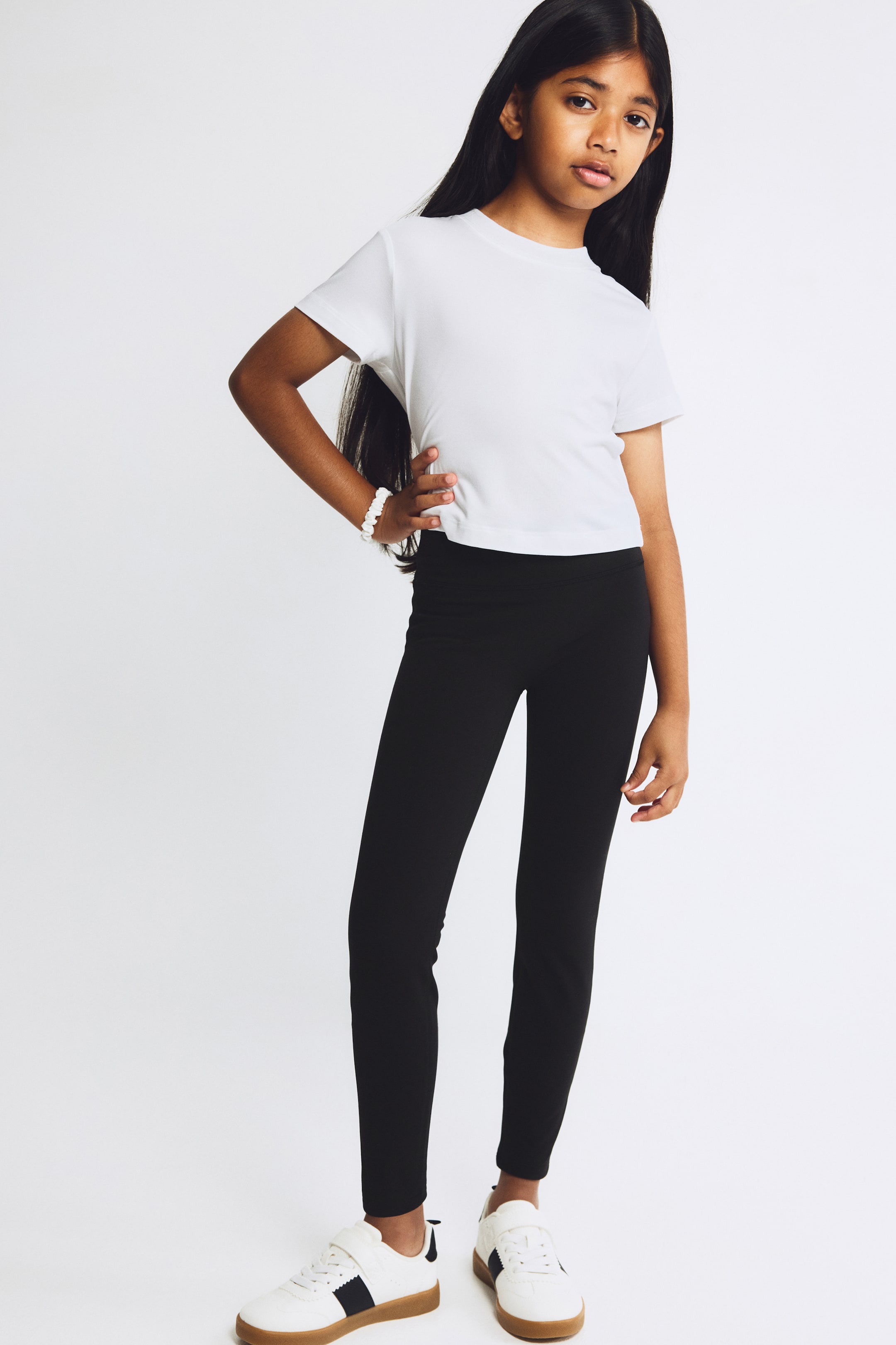 Größeres Bild ansehen: Wärmende Sportleggings mit ThermoMove™ - Schwarz - Kids | H&M DE 1