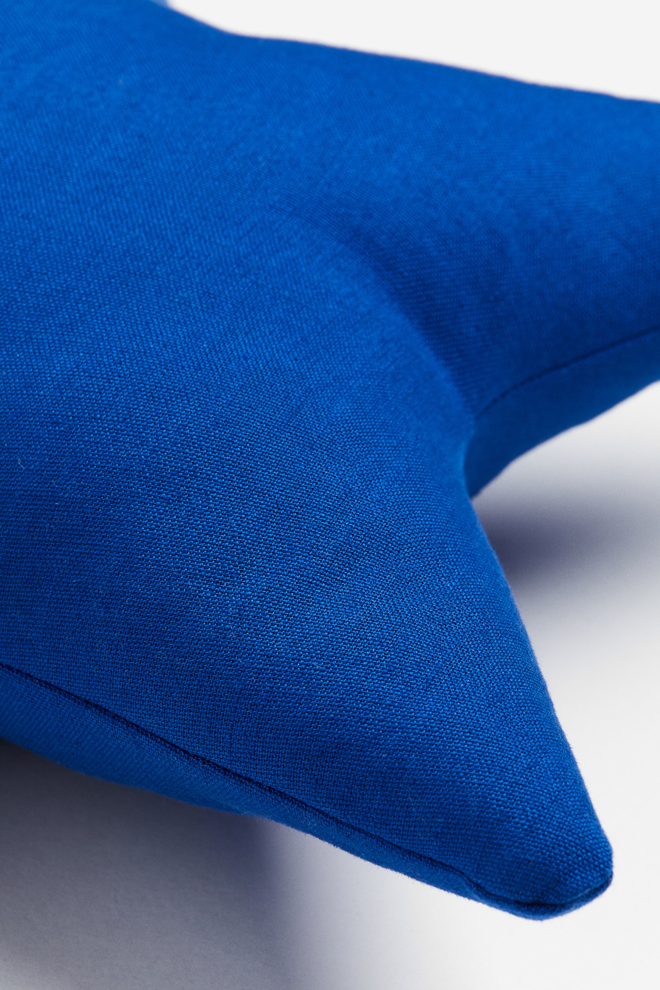 Star-shaped cushion - Bright blue - Home All | H&M GB