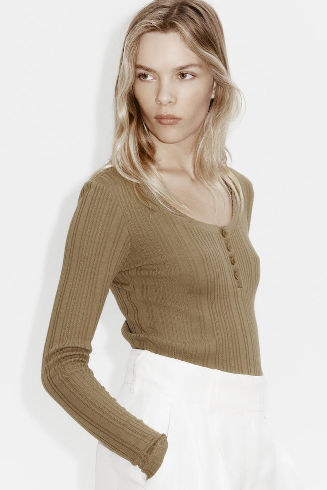 Top in maglia di cotone traforata-Verde kaki - 3