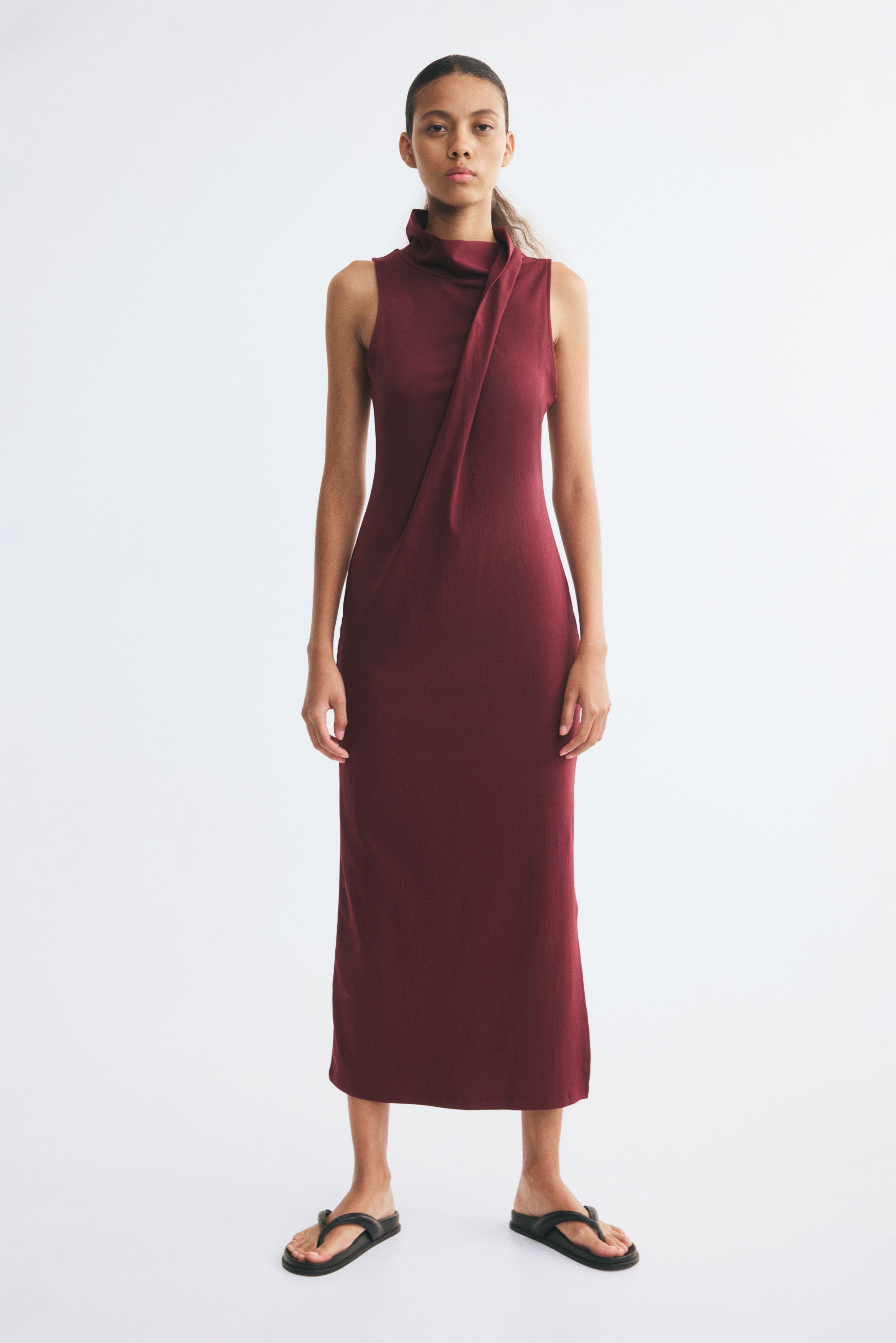 Vestido con detalle cruzadoModelo