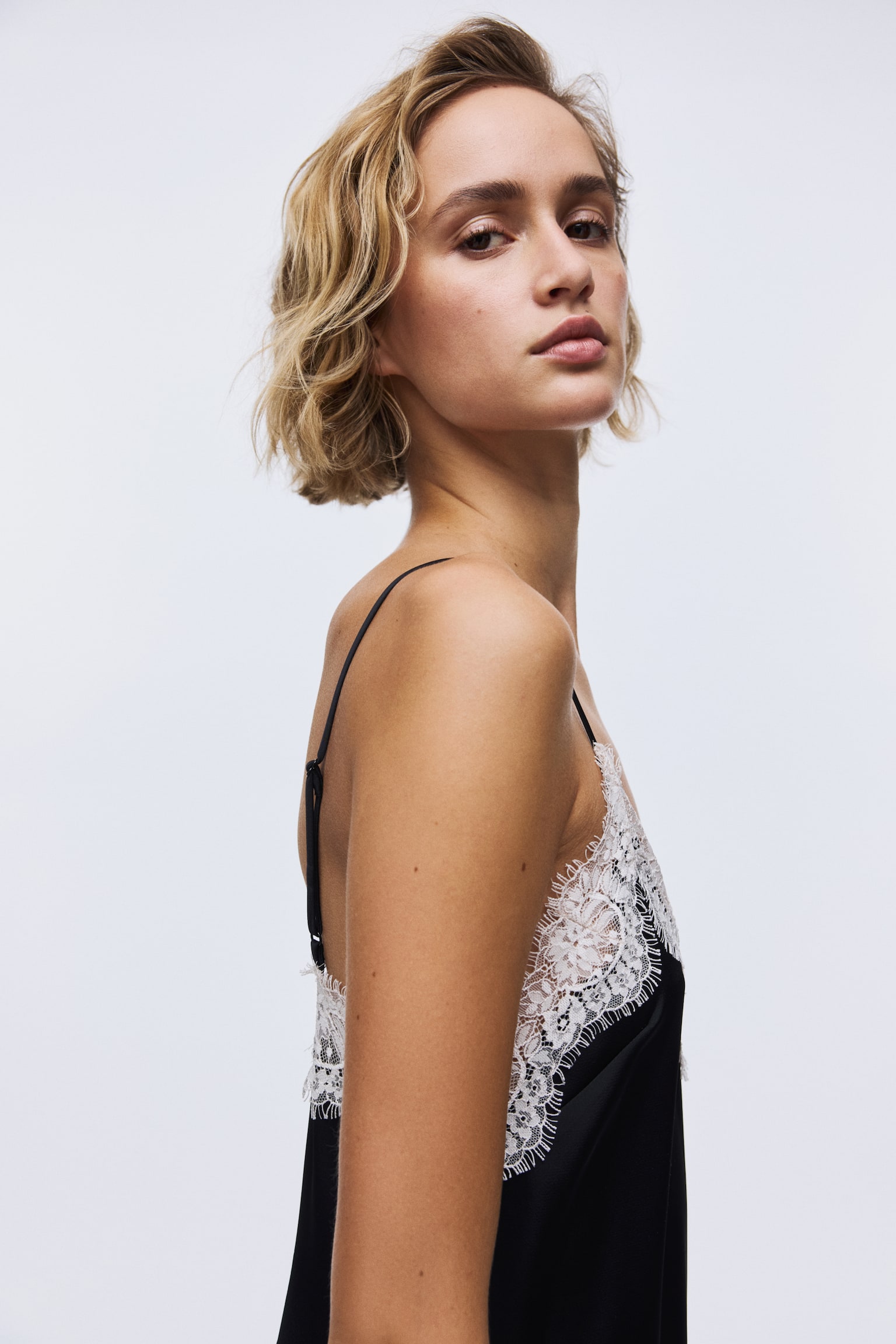 Šaty bez zapínania s čipkou - Čierna - 5