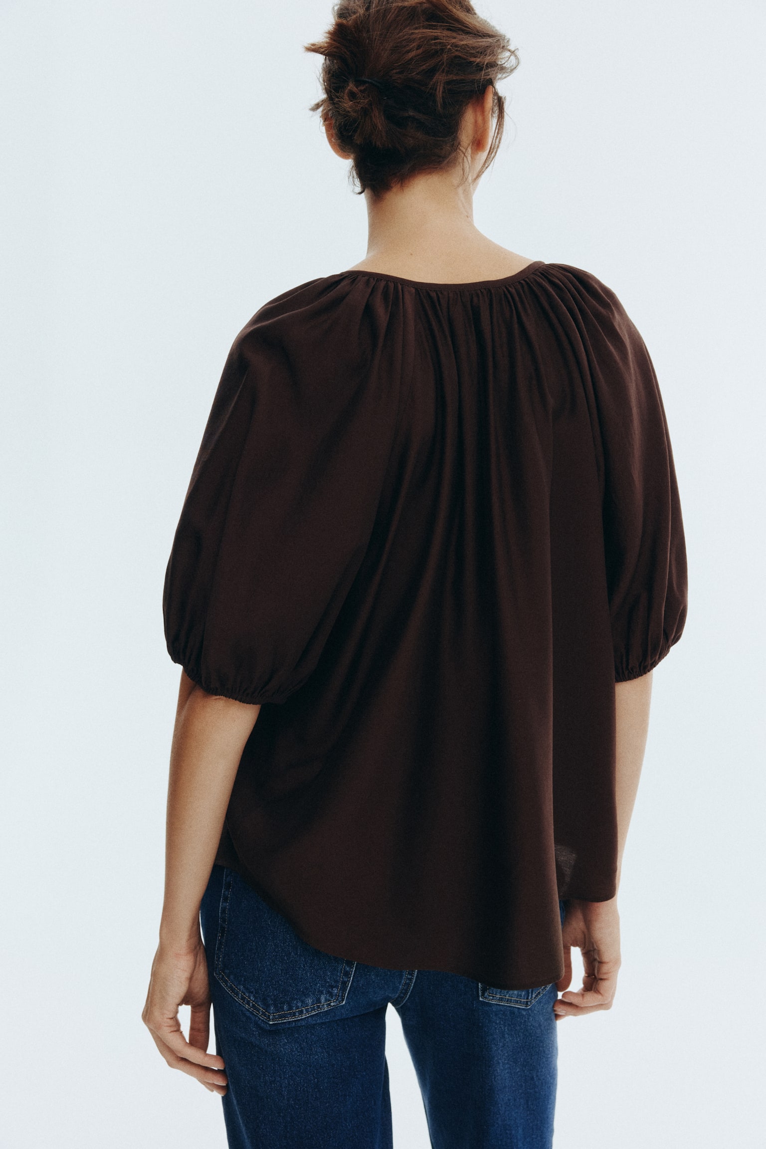 Áo kiểu tay bóng bay - Màu nâu đậm/Màu trắng/Hoa văn đen - 4