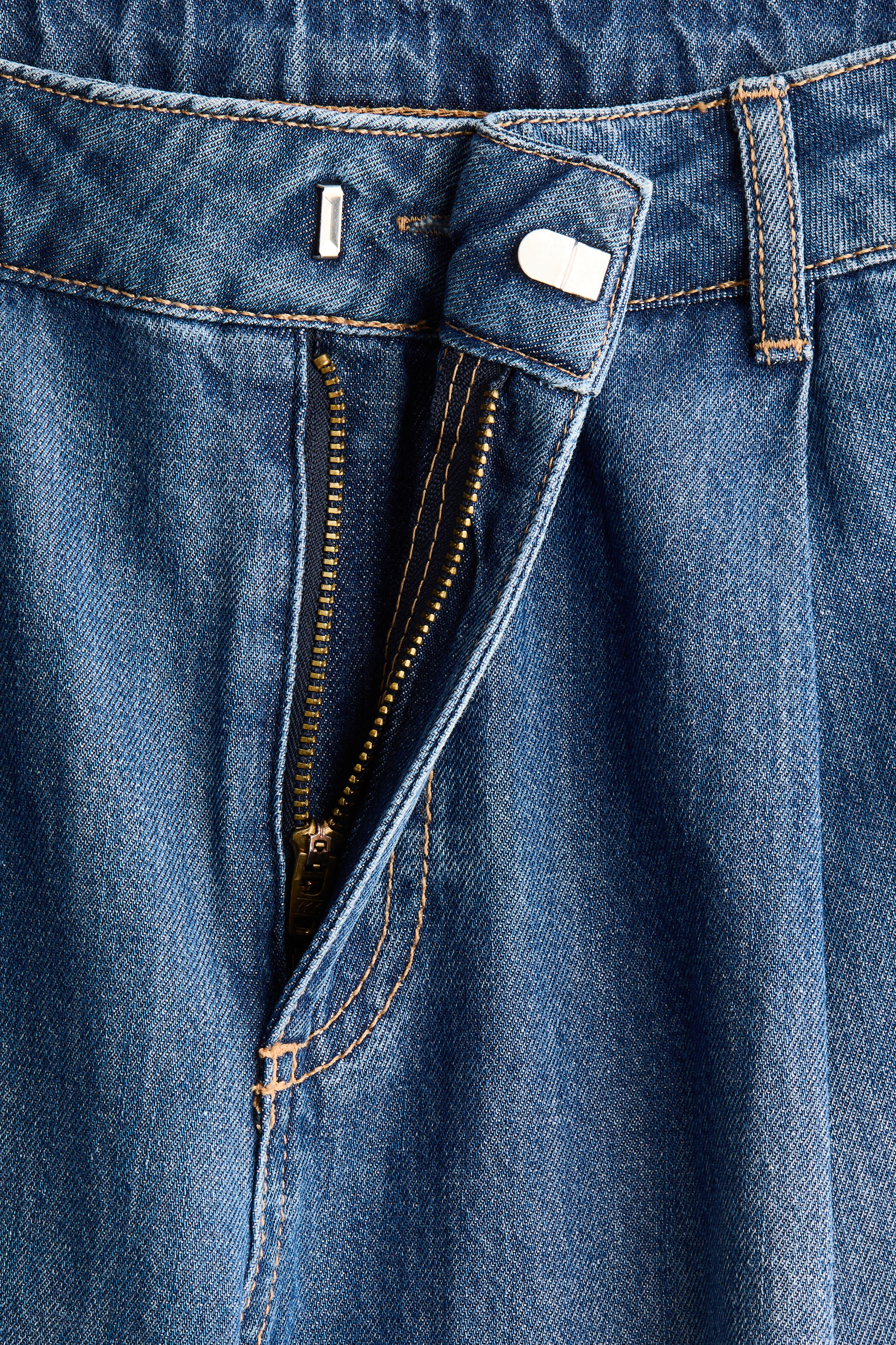 Loose Fit Wide Regular Jeans