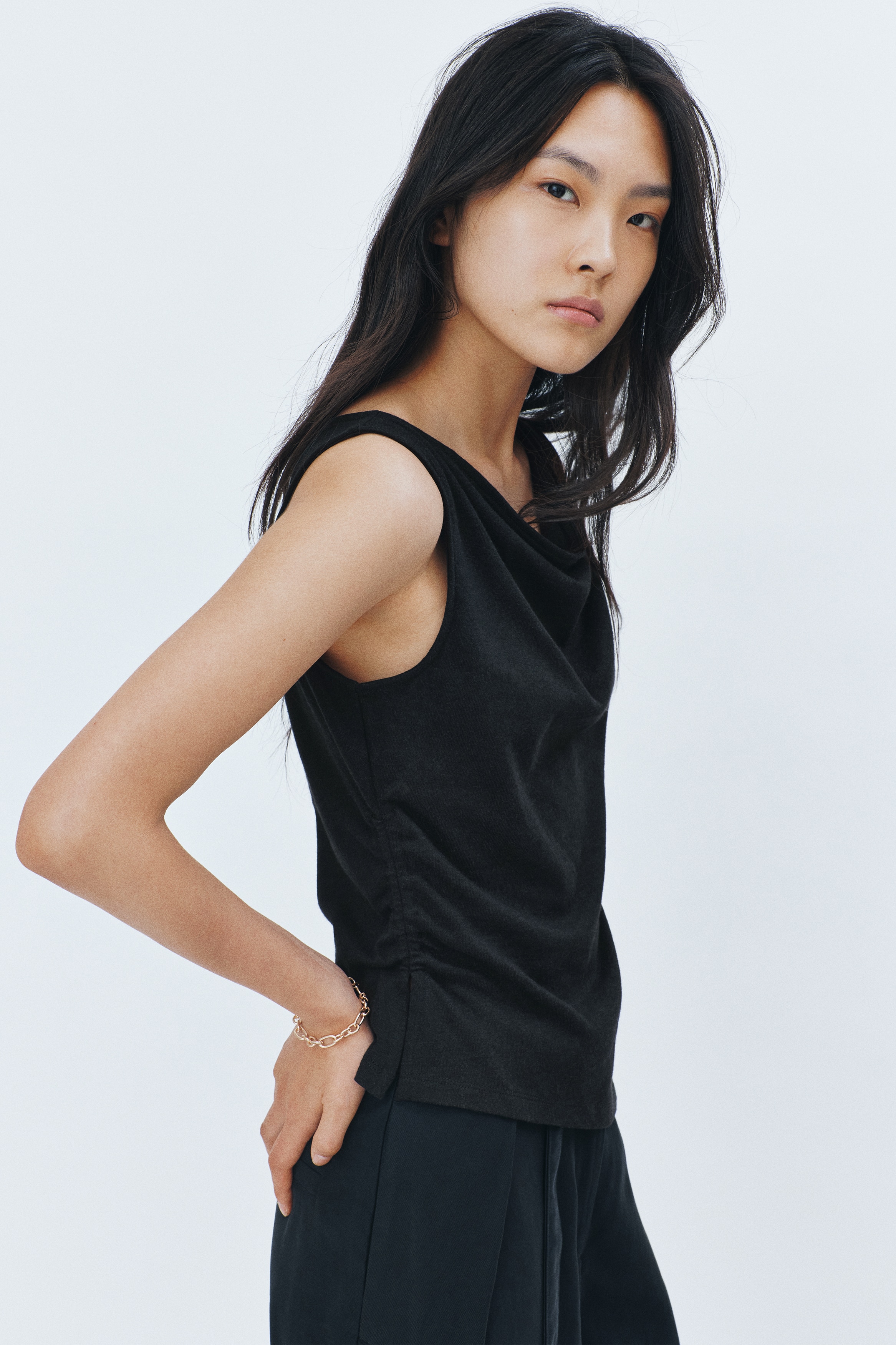 リネンブレンド カウルネックトップス - ブラック - レディース | H&M JP