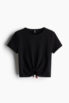 Ribbad T-shirt med pärldetalj