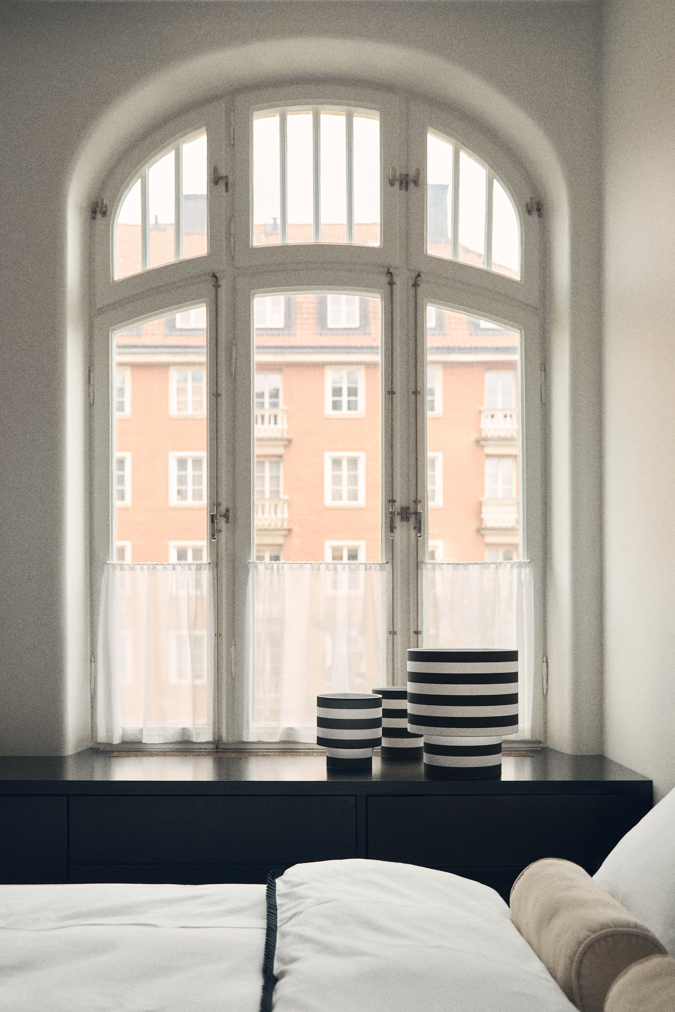 Large Fabric-Covered Table Lamp - Black/striped/Light beige/zebra print