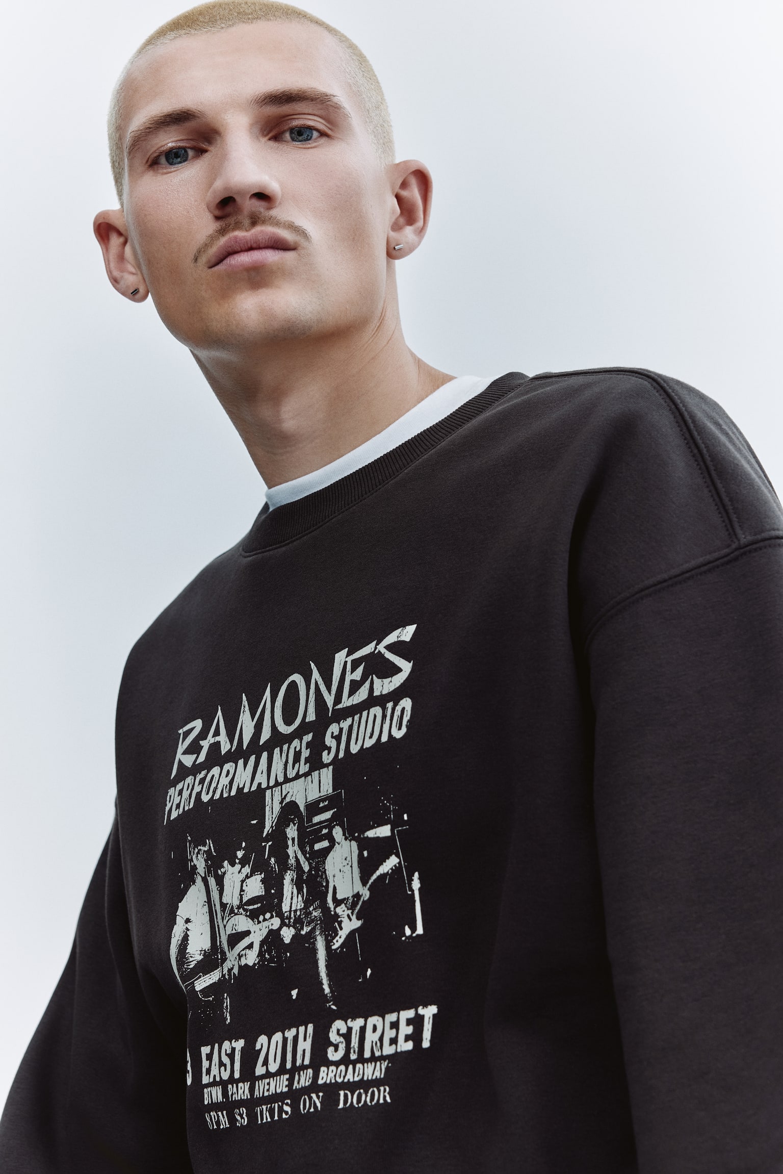 Loose Fit Sweatshirt - Dark brown/Ramones/Grey marl/Snoopy/White/Katsushika Hokusai/Light beige/Keith Haring - 3