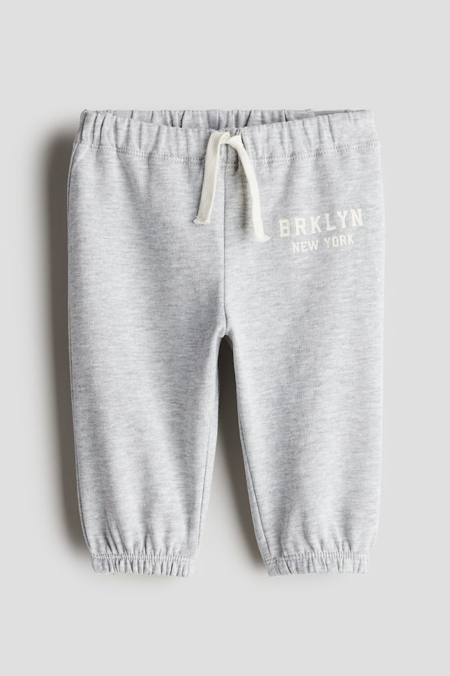 Pantalon jogger en molleton - Gris clair chiné/BRKLYN/Blanc/Play Everyday - 1