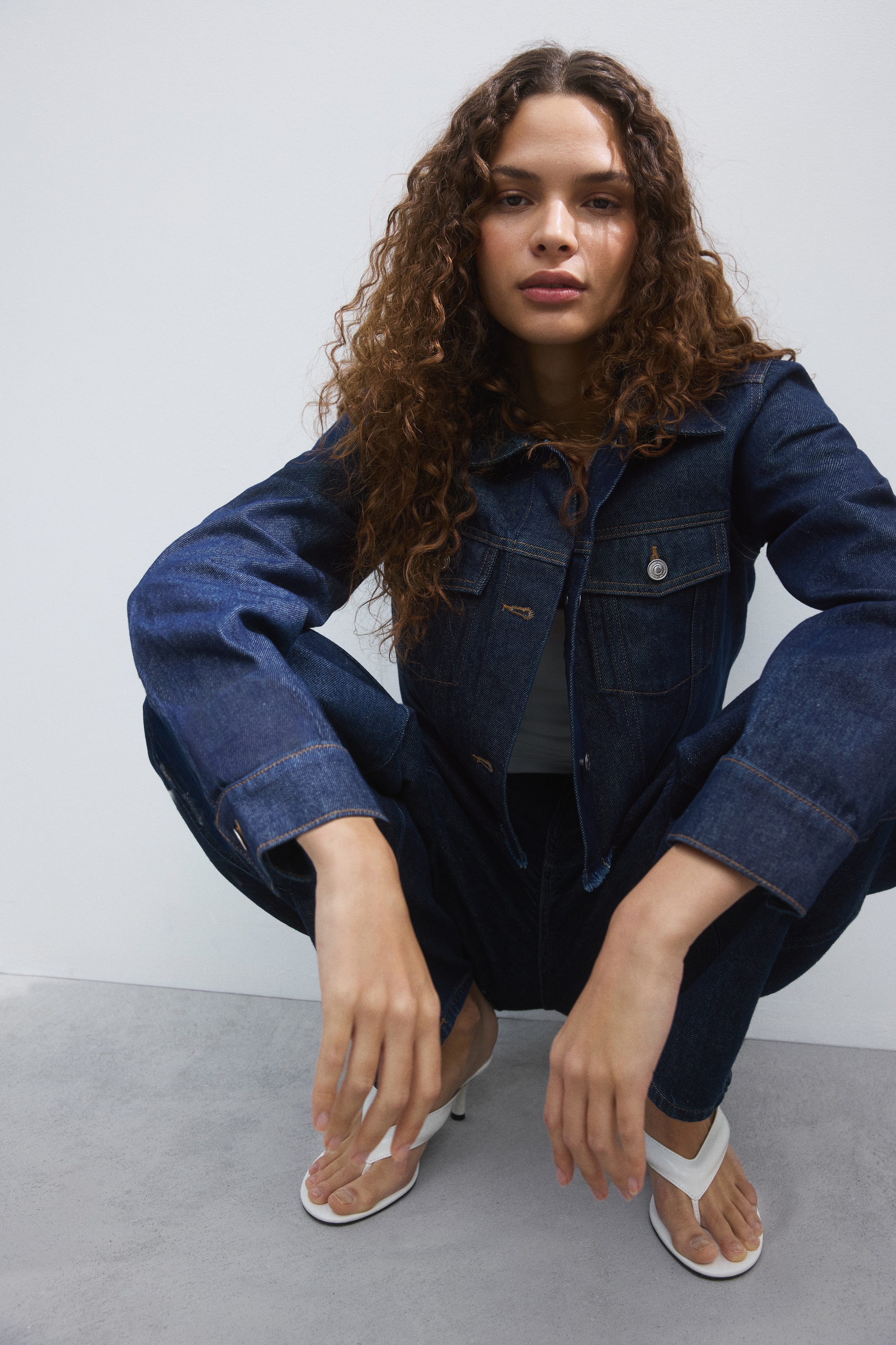 Chamarra corta de denimModelo