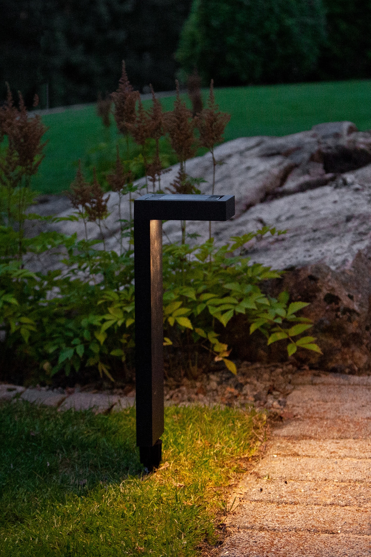 Aurinkokennovalaisin Pihalle Vicini - Musta