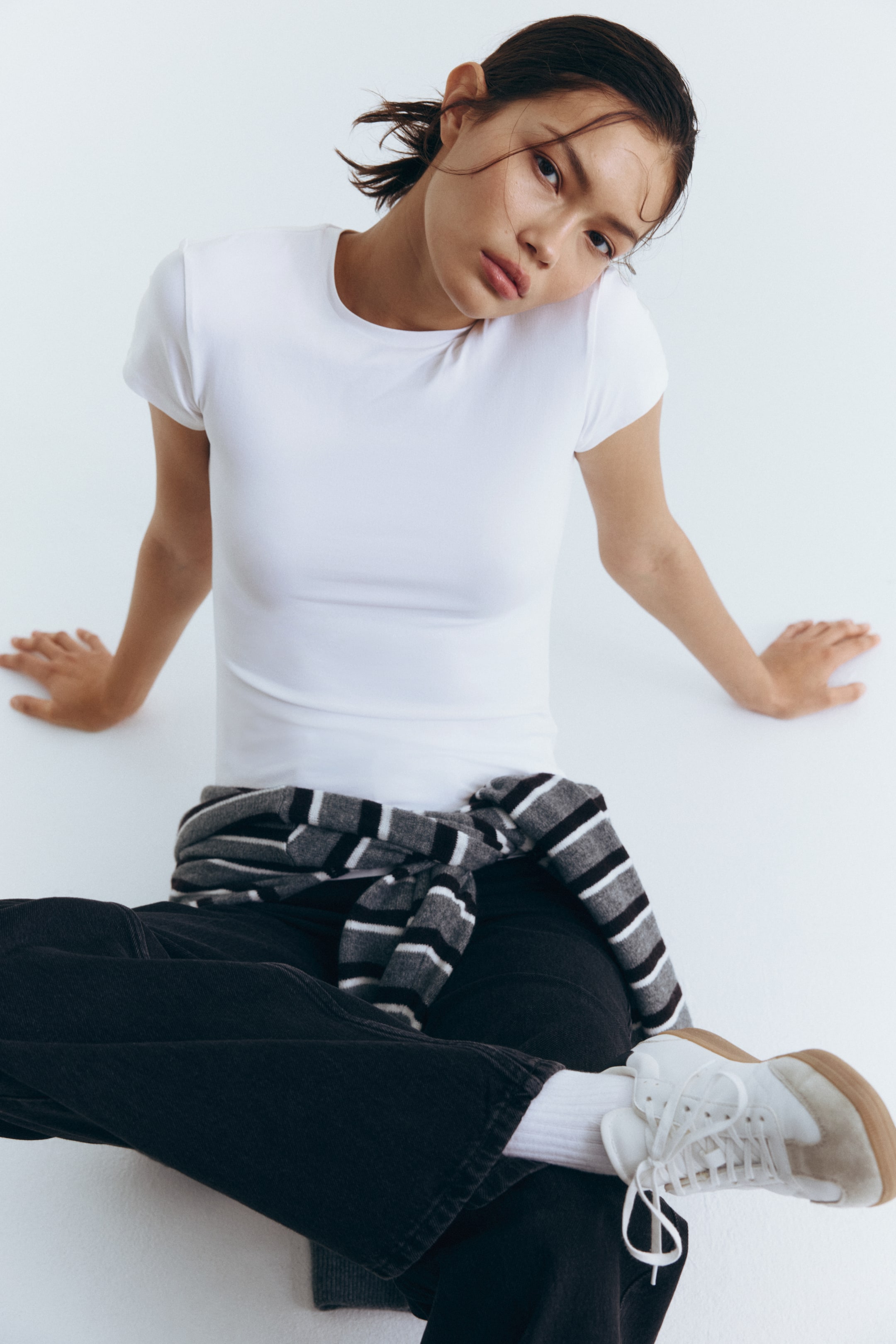 Se større billede: Tætsiddende T-shirt - Hvid - DAME | H&M DK 2