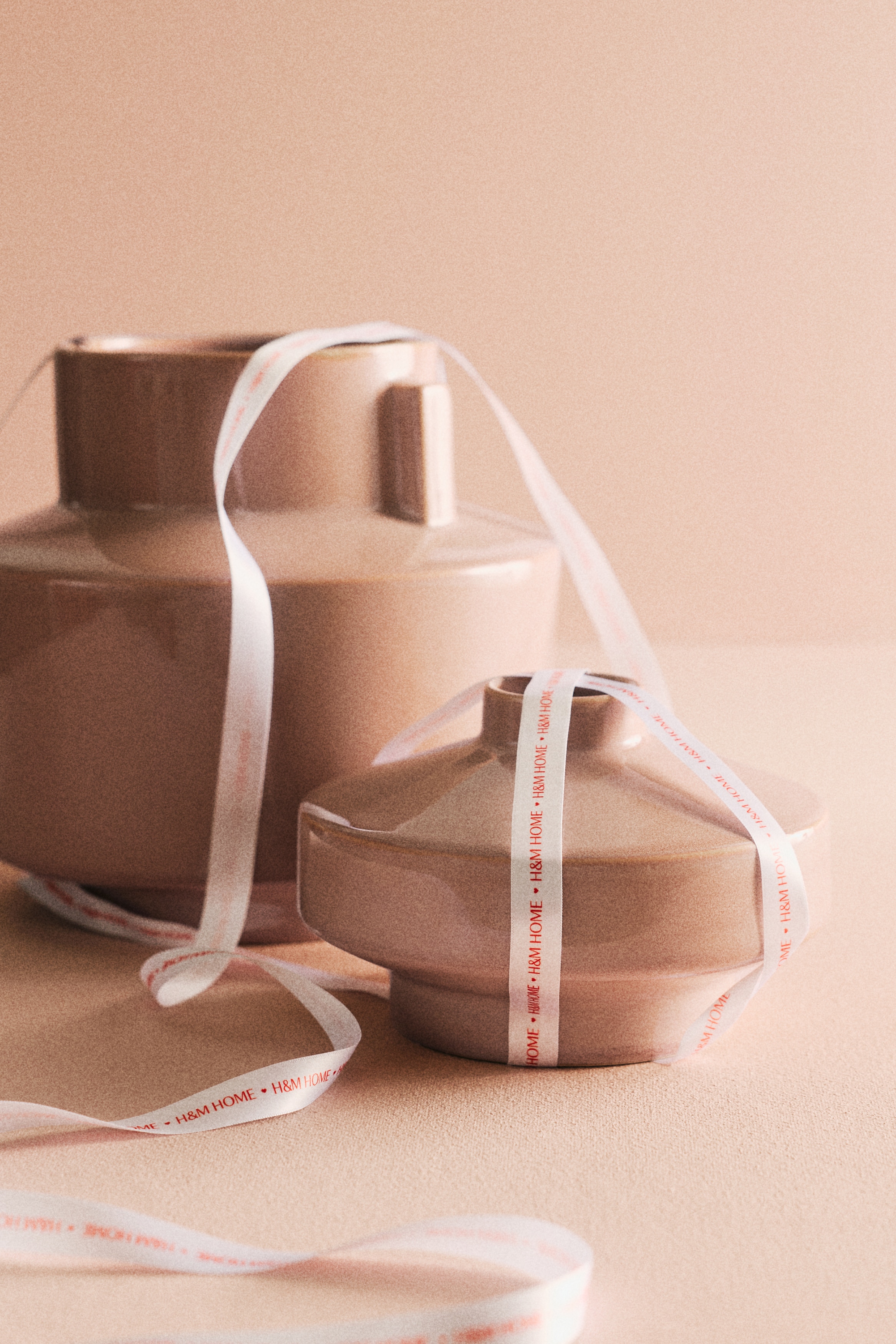 Small Reactive-Glaze Stoneware Vase - Light pink/Khaki beige