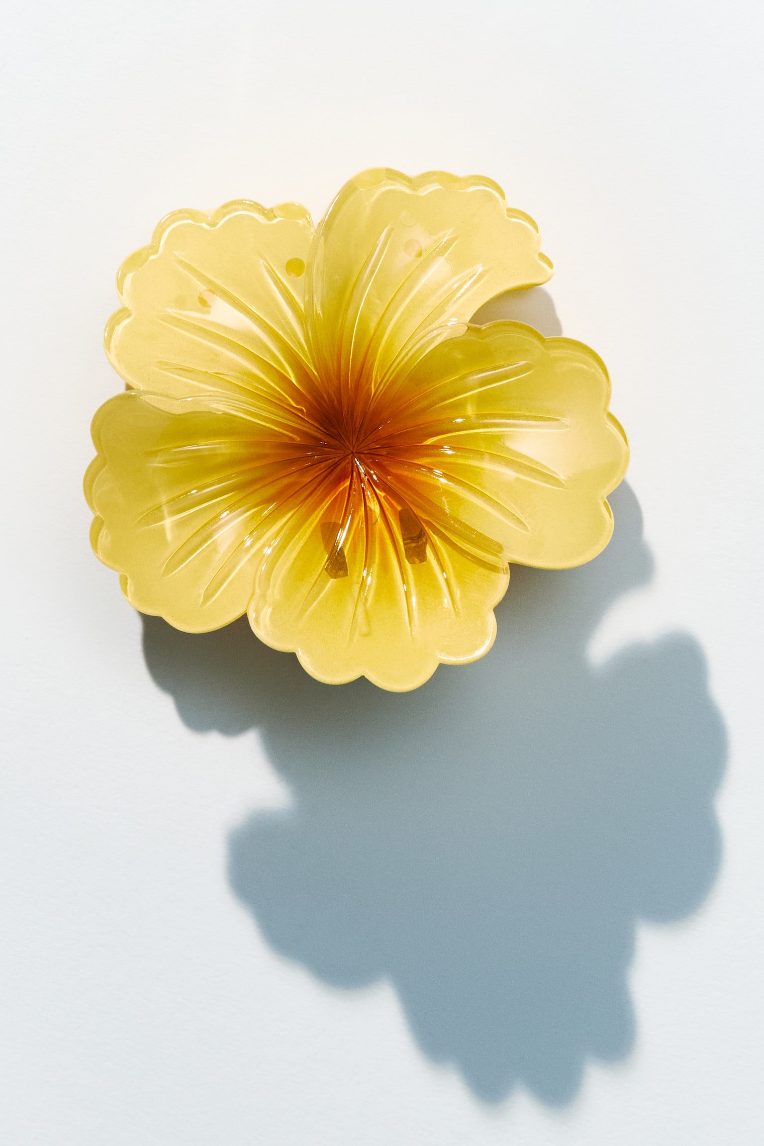 Flower-shaped hair claw - Yellow/Light green/Dark red - 1